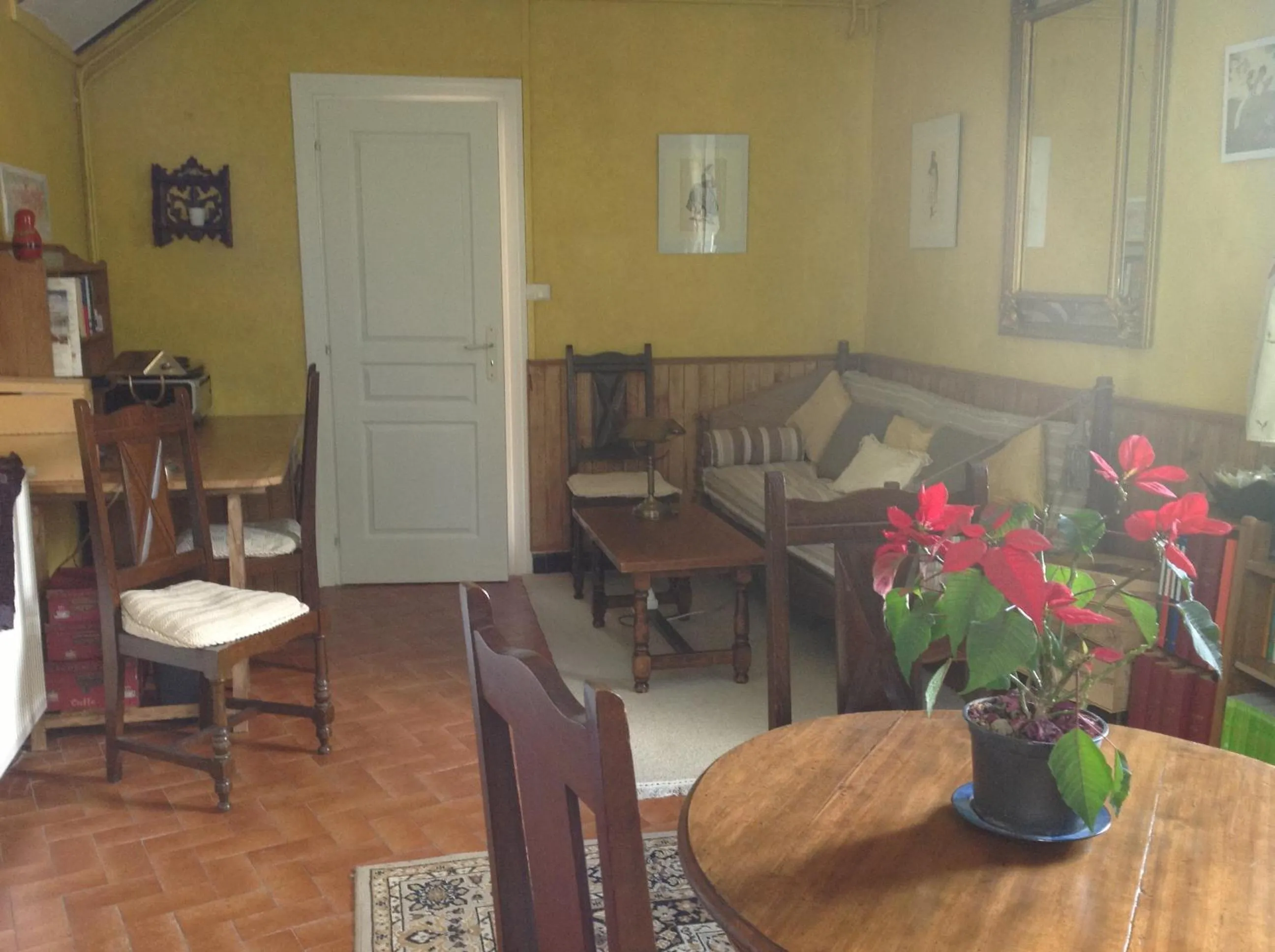 Library in Maison Lacoste