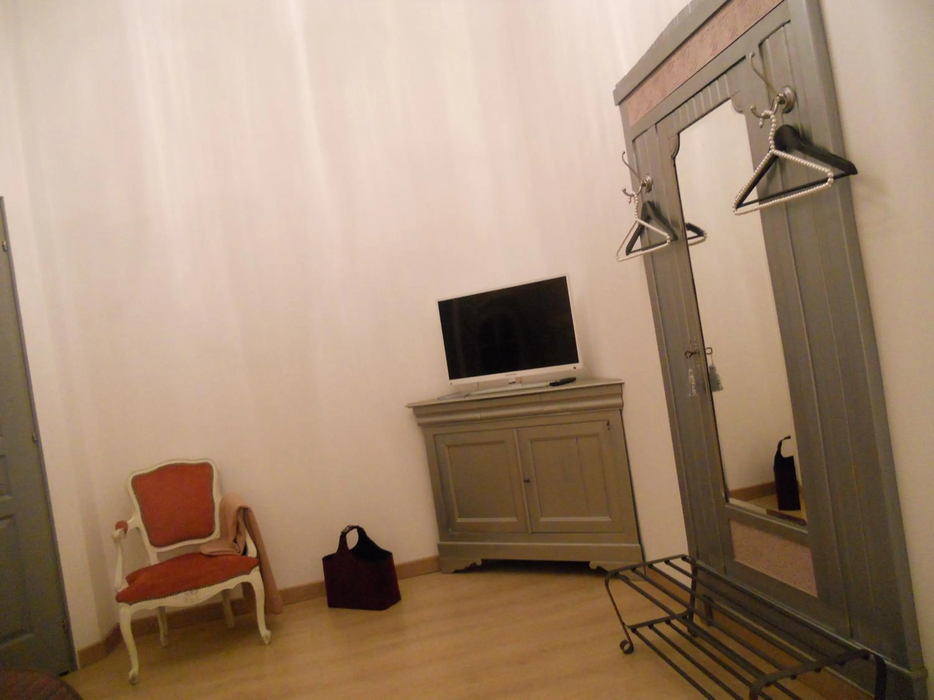 Bedroom in Les Mille et une Pierres