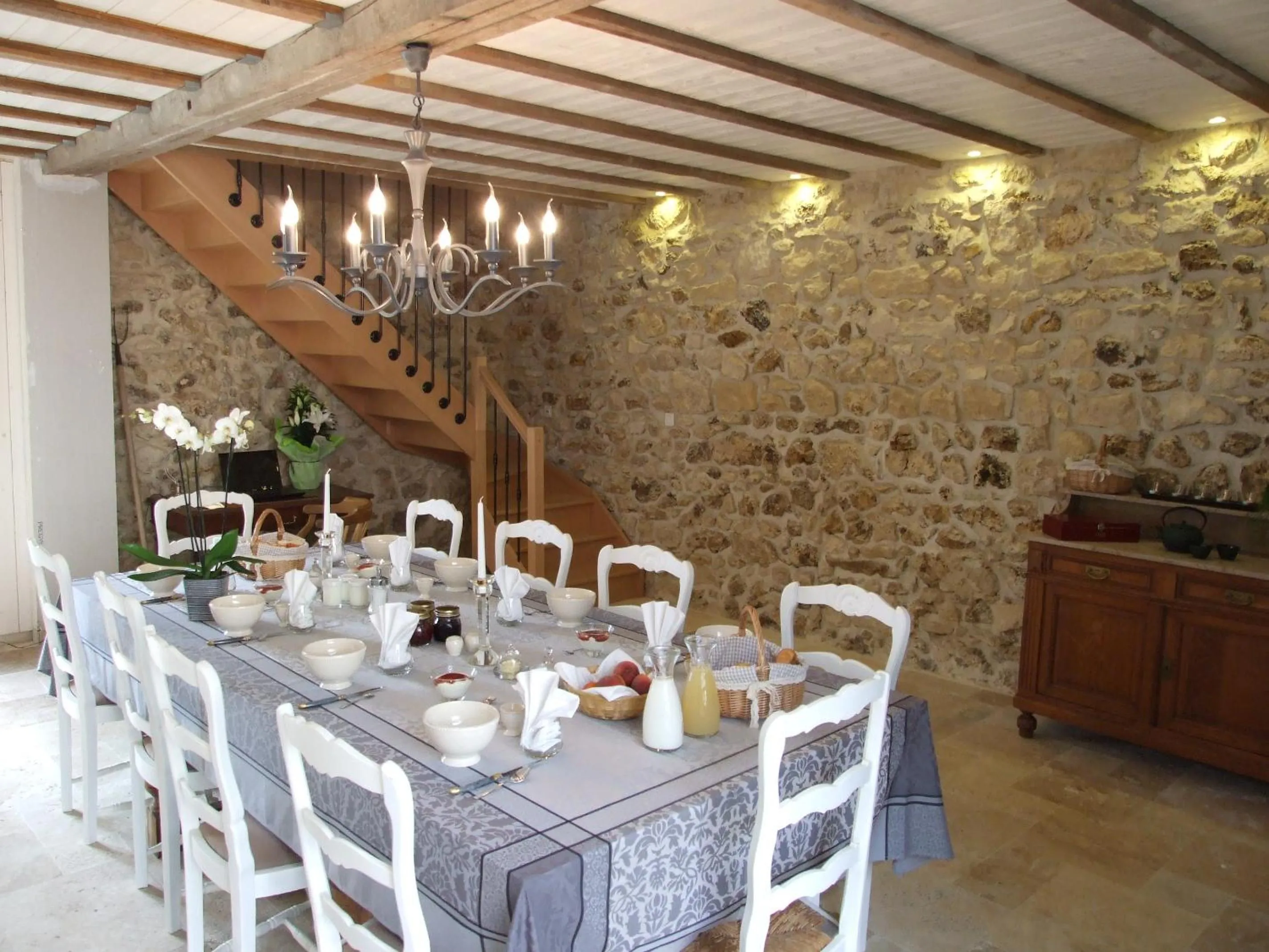 Dining area in Les Mille et une Pierres