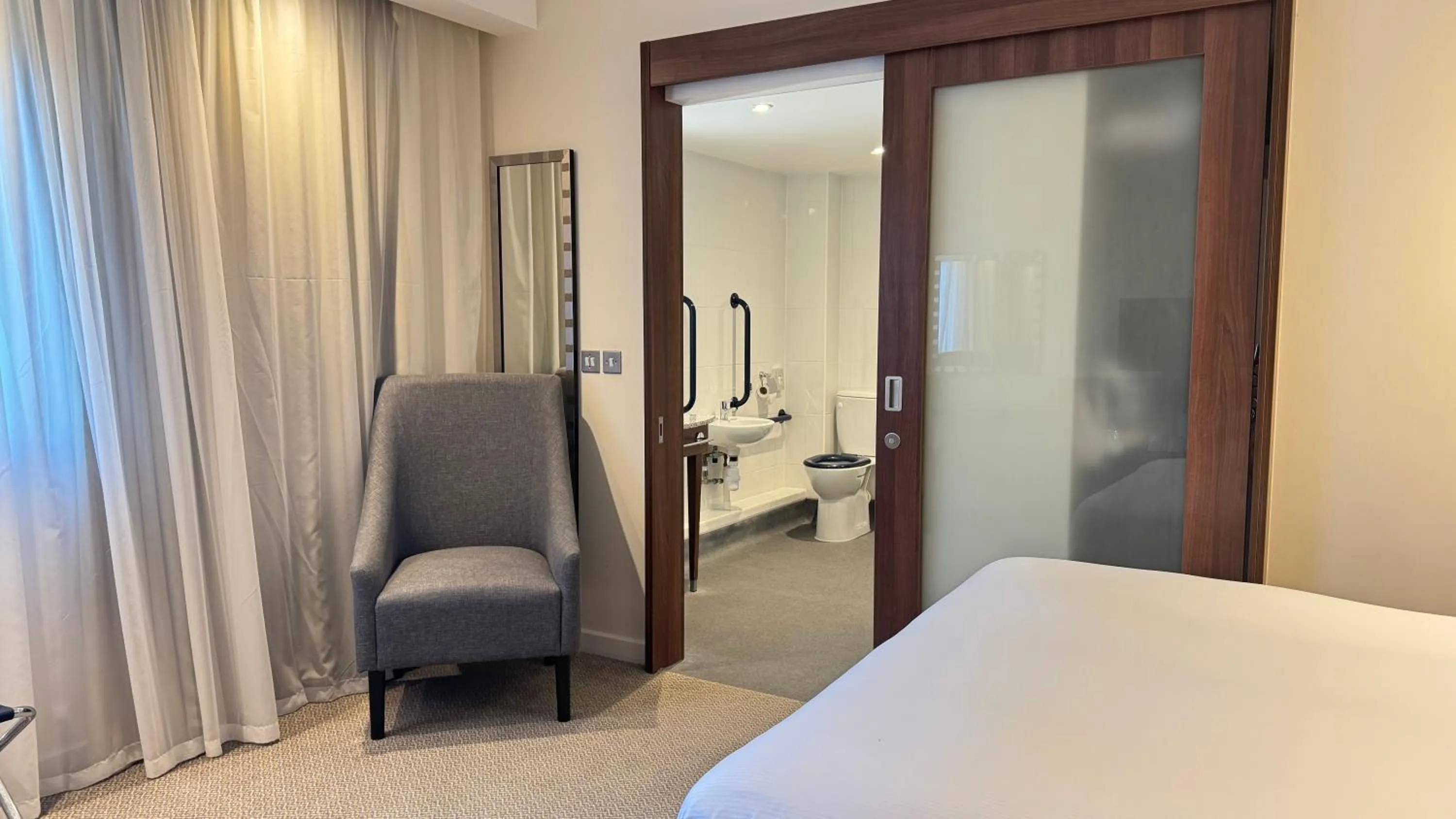 Bathroom, Bed in Hampton By Hilton Humberside Airport