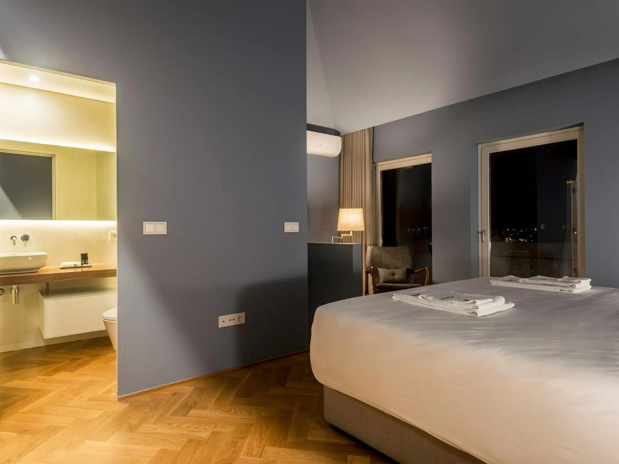 Photo of the whole room, Bed in Domum 2