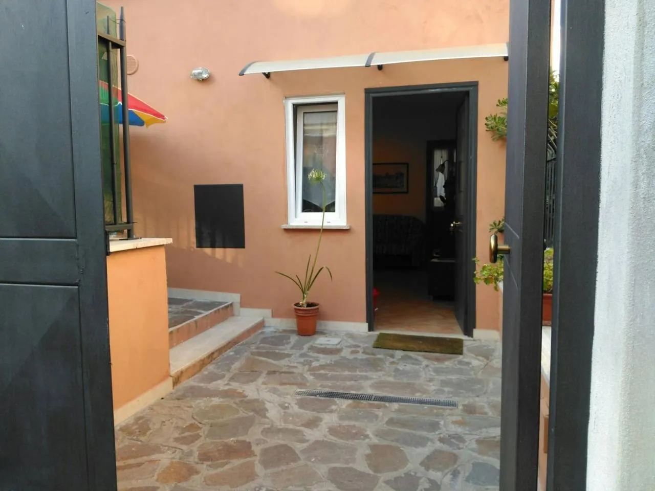Facade/entrance in B&B Glicini