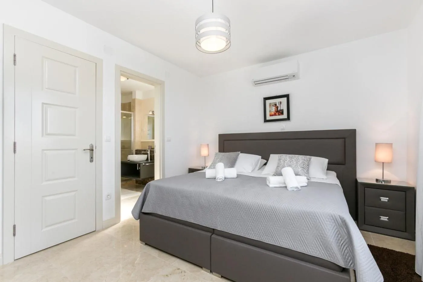 Bed in Villa Toma - Private Estate