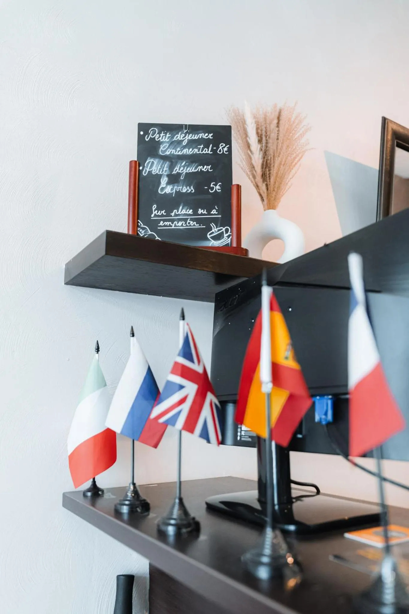 Lobby or reception in urban by balladins Perpignan