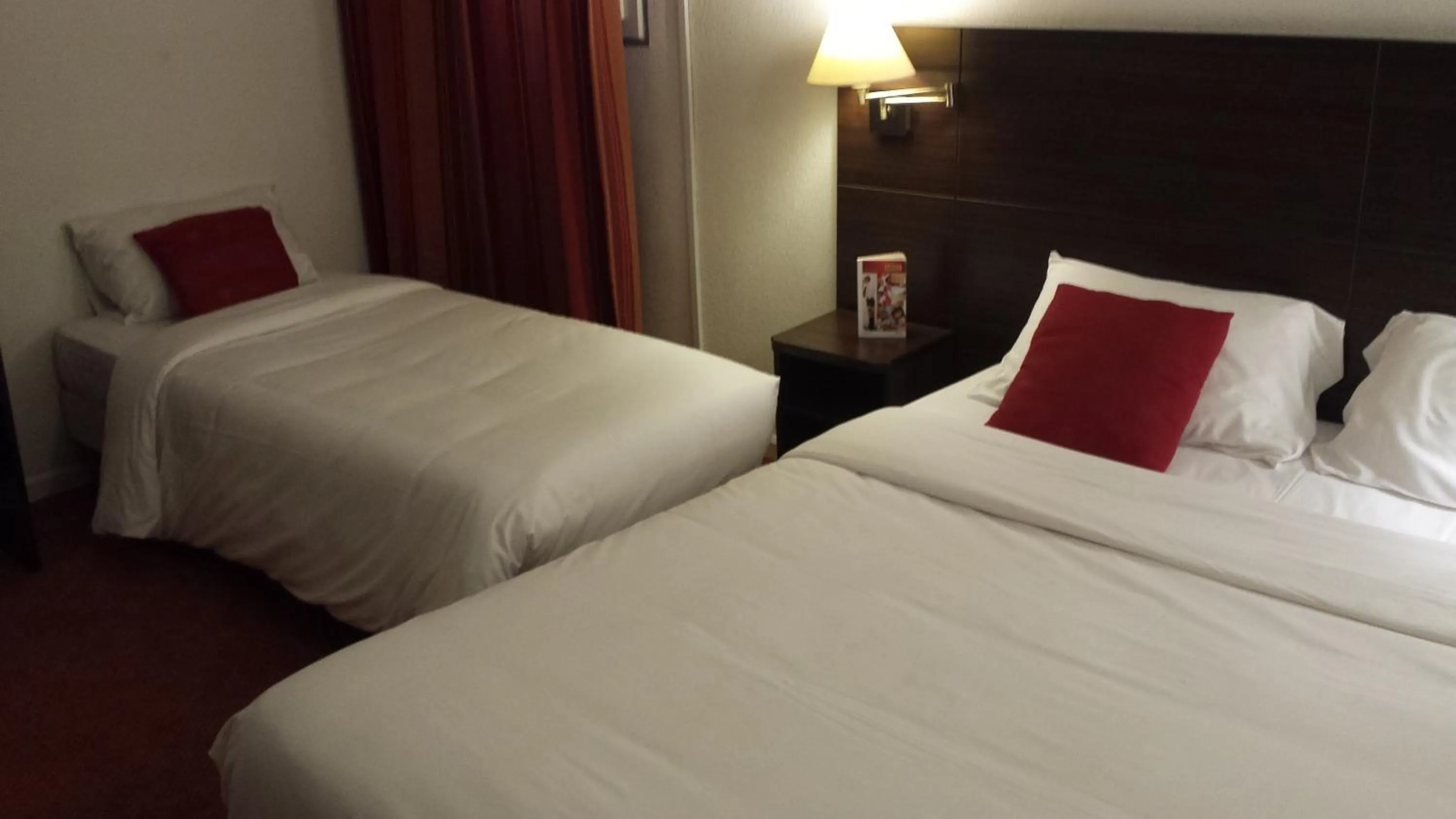 Bedroom, Bed in urban by balladins Perpignan