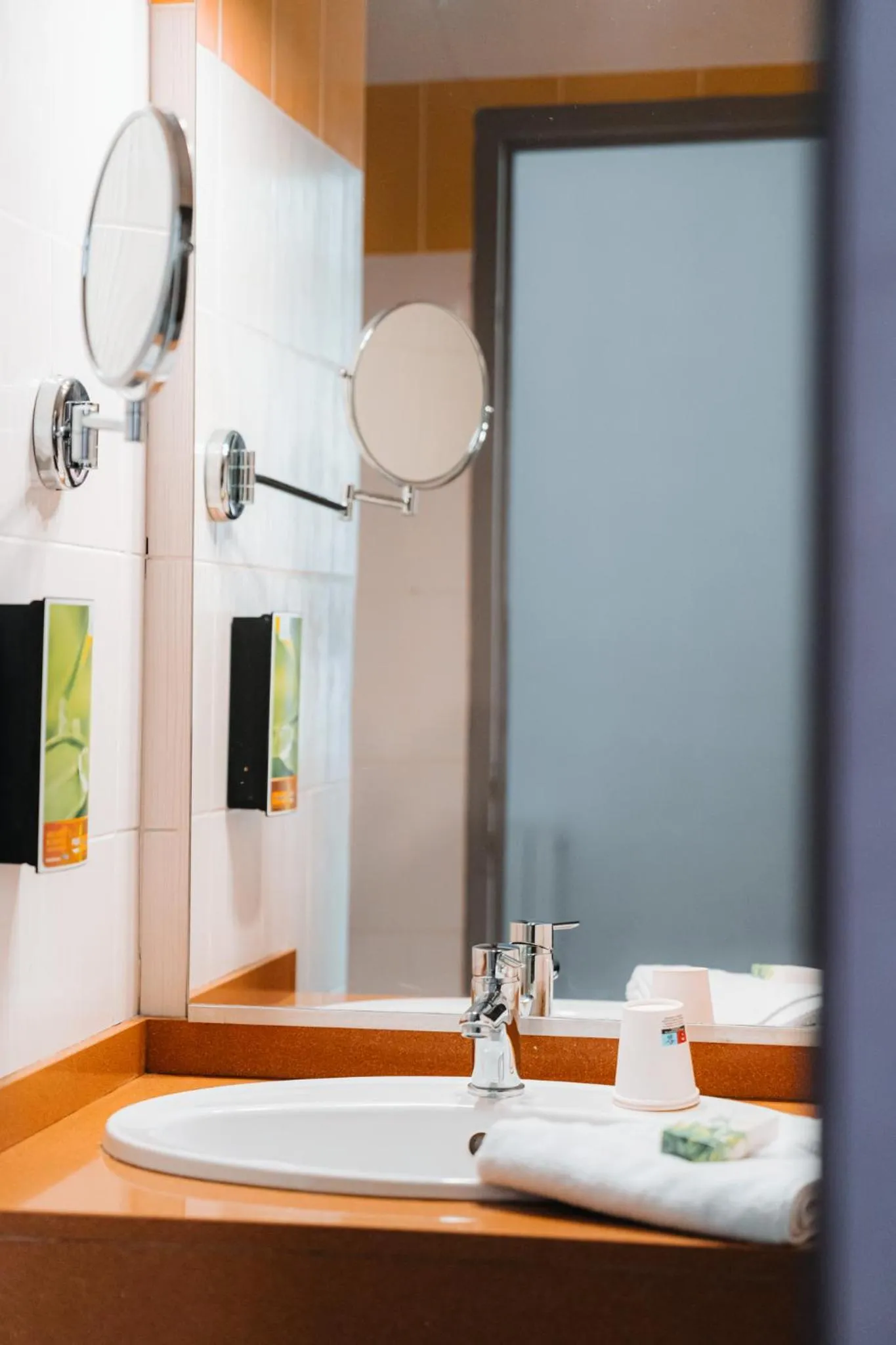 Bathroom in urban by balladins Perpignan