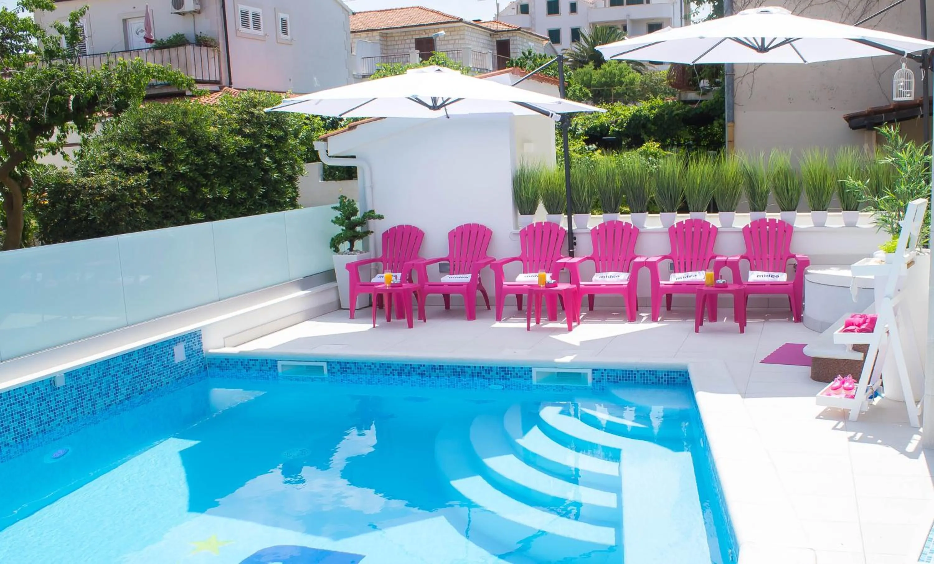 Swimming pool in Villa Midea