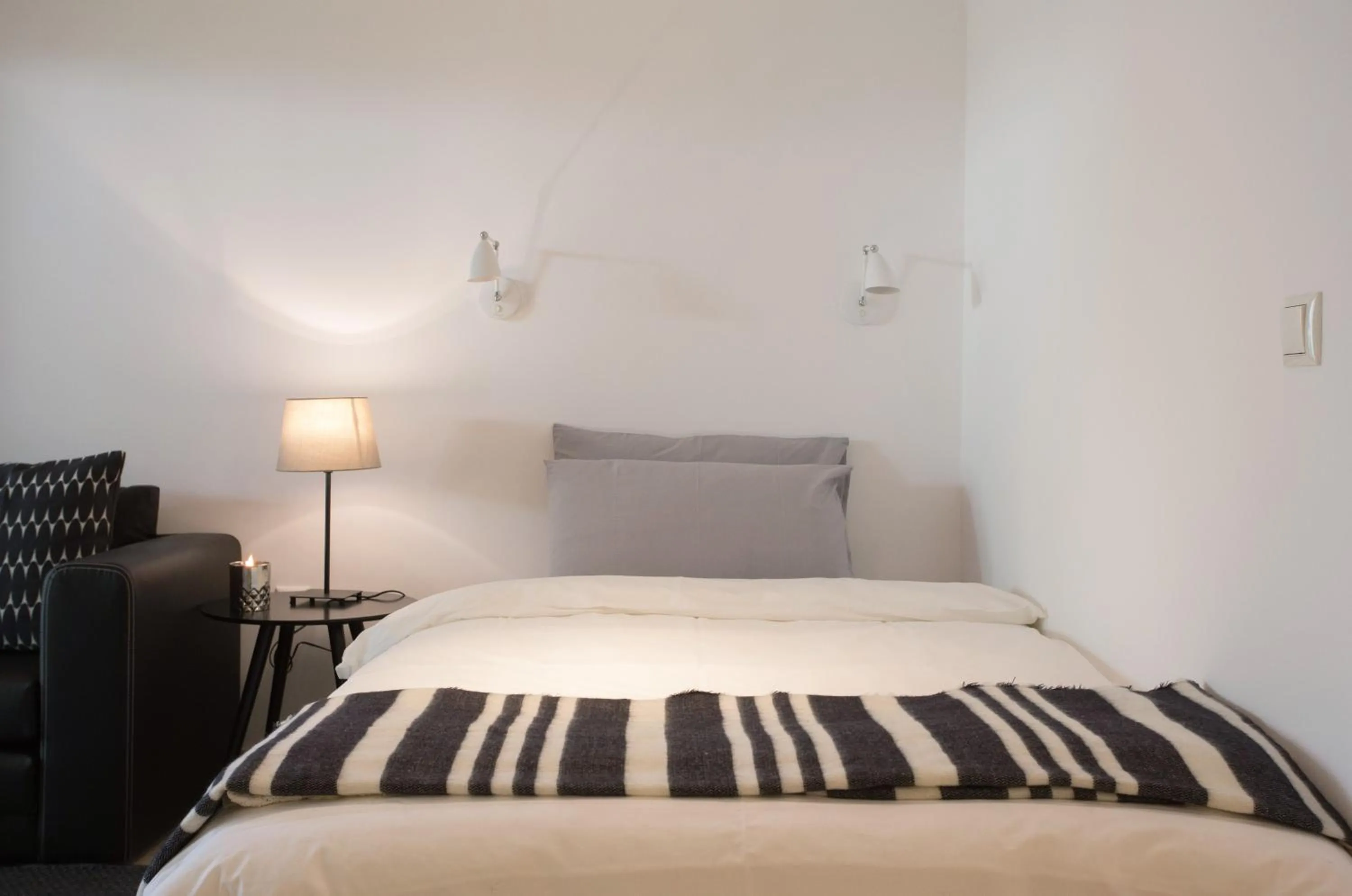 Bed in Homz Studios Faliro