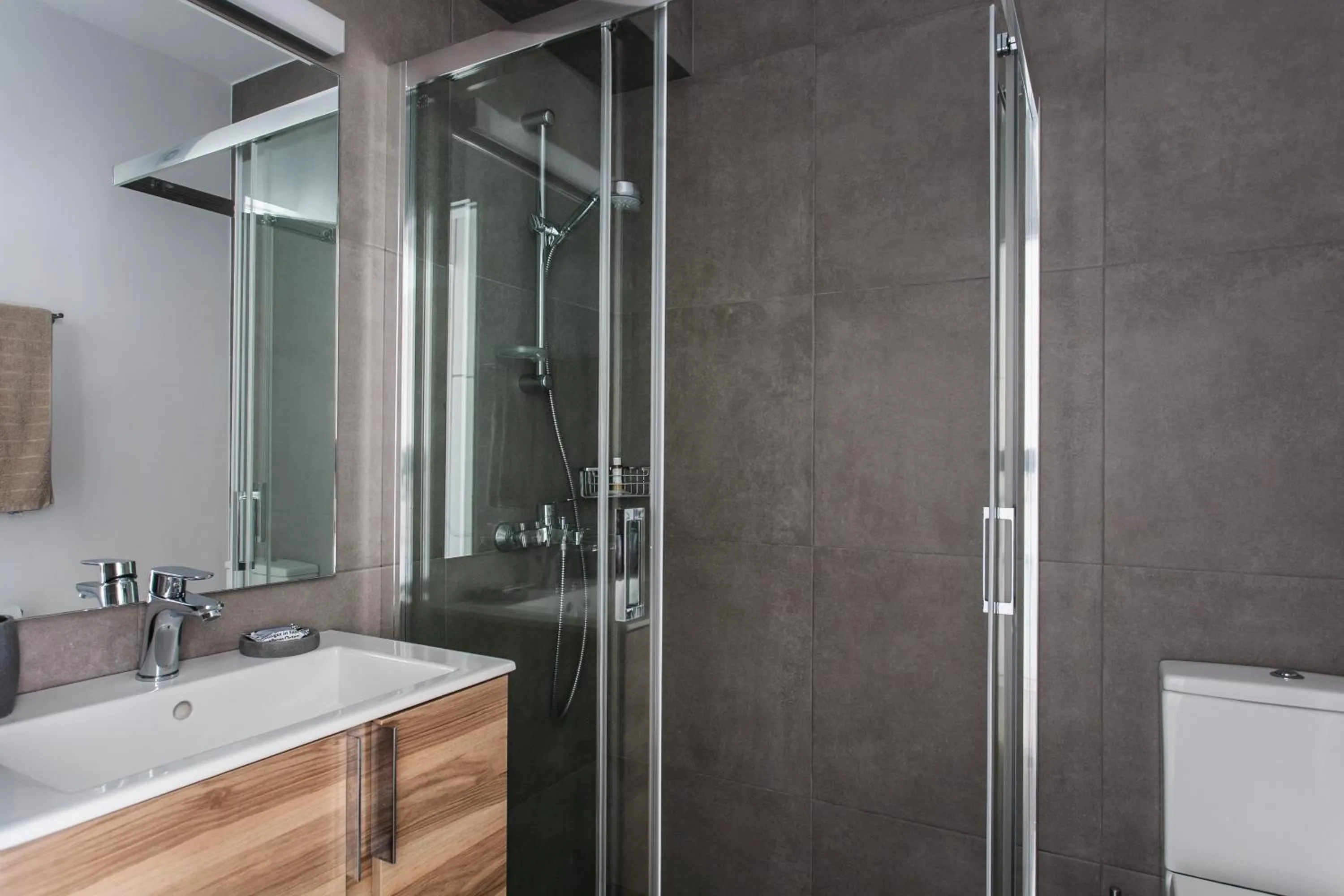 Shower in Homz Studios Faliro
