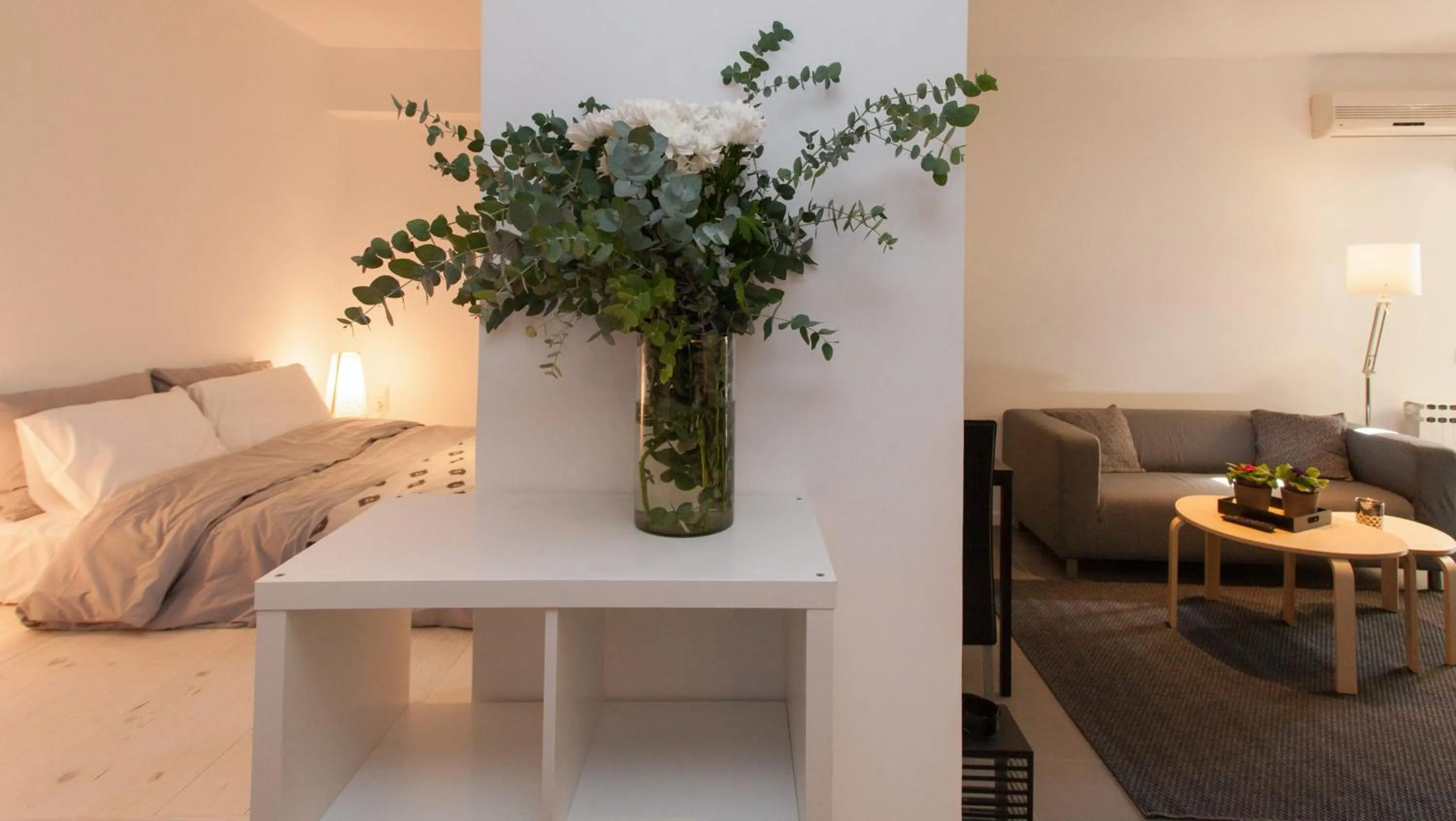 Living room, Bed in Homz Studios Faliro