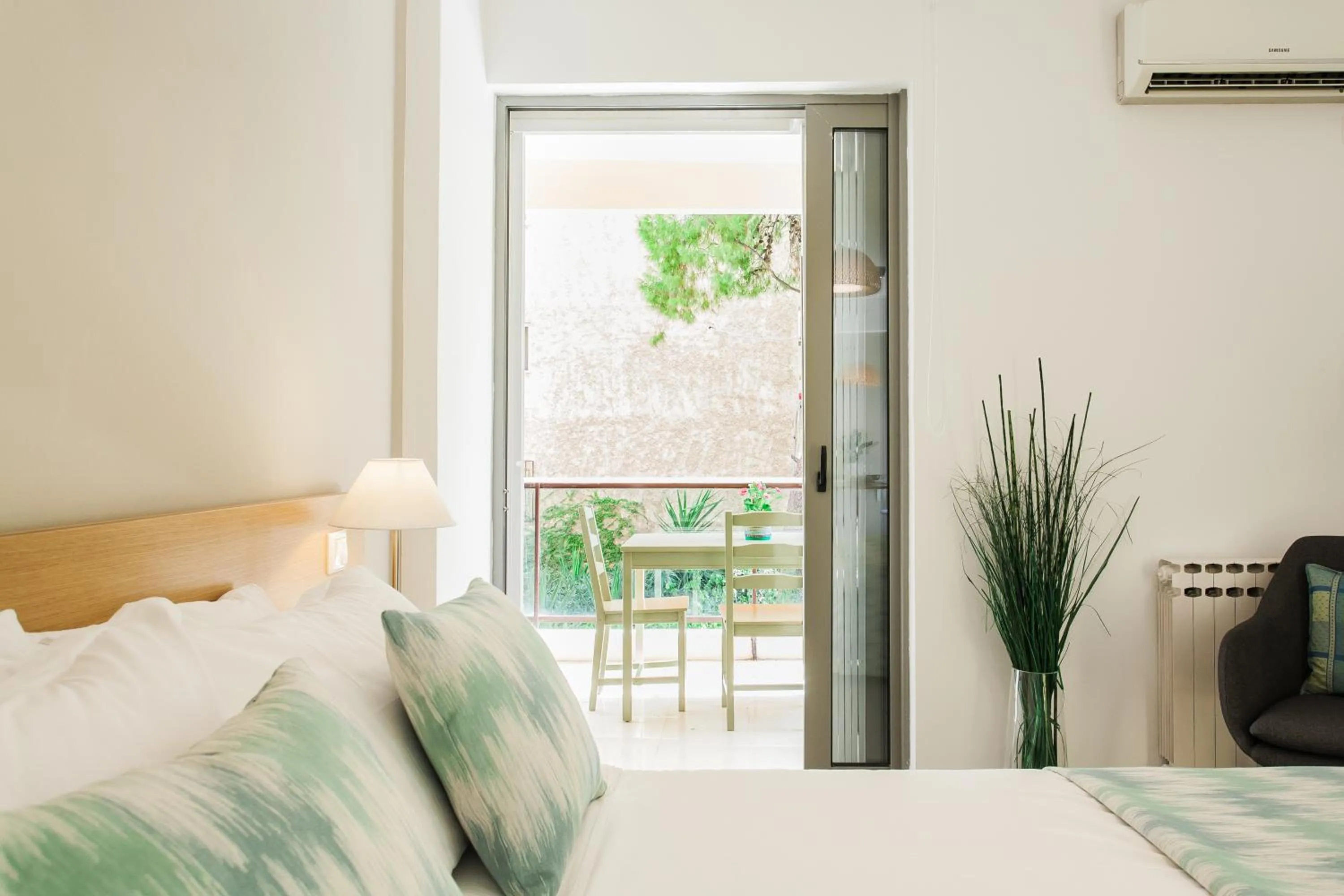 Bed in Homz Studios Faliro