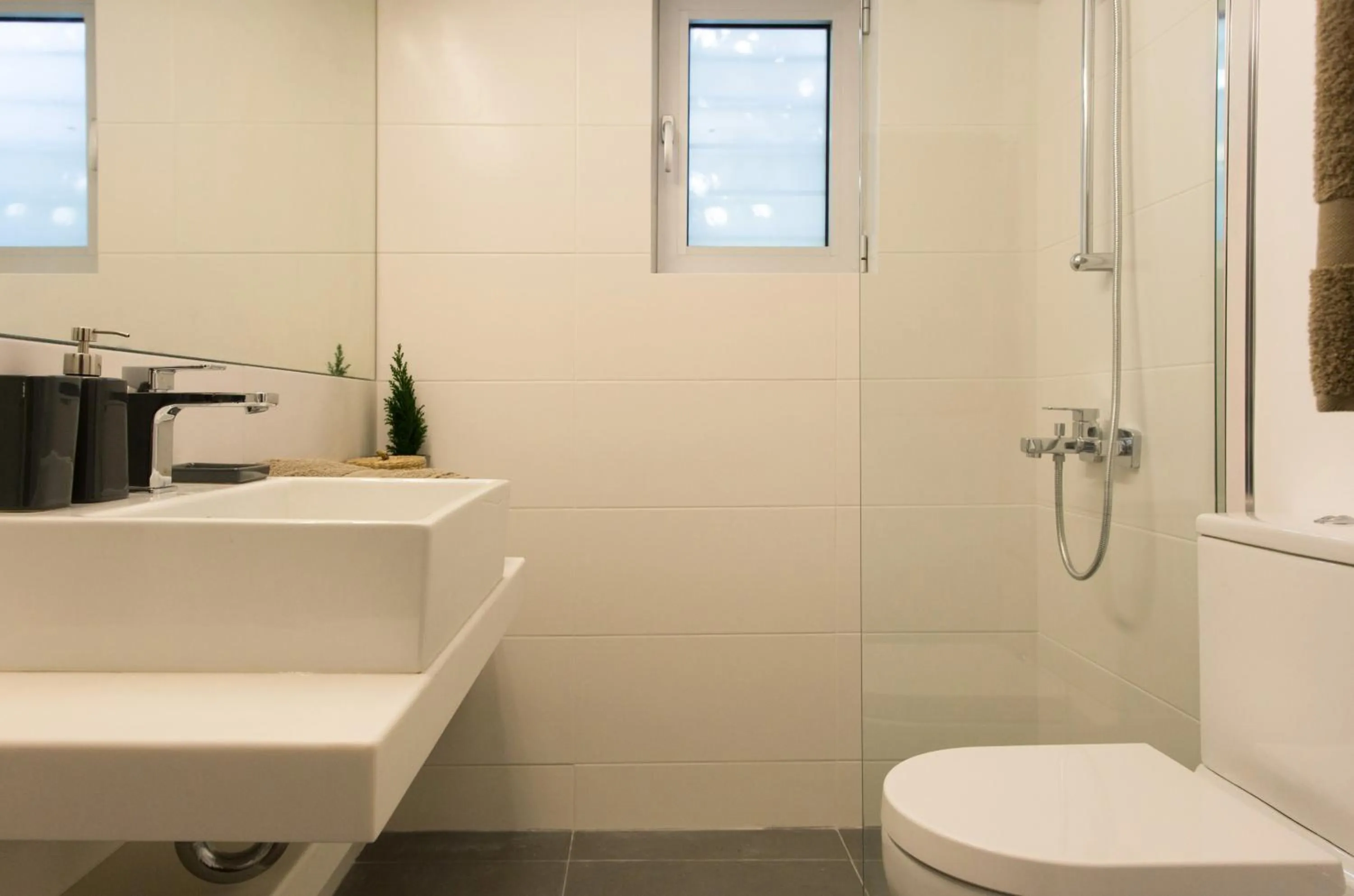 Shower in Homz Studios Faliro