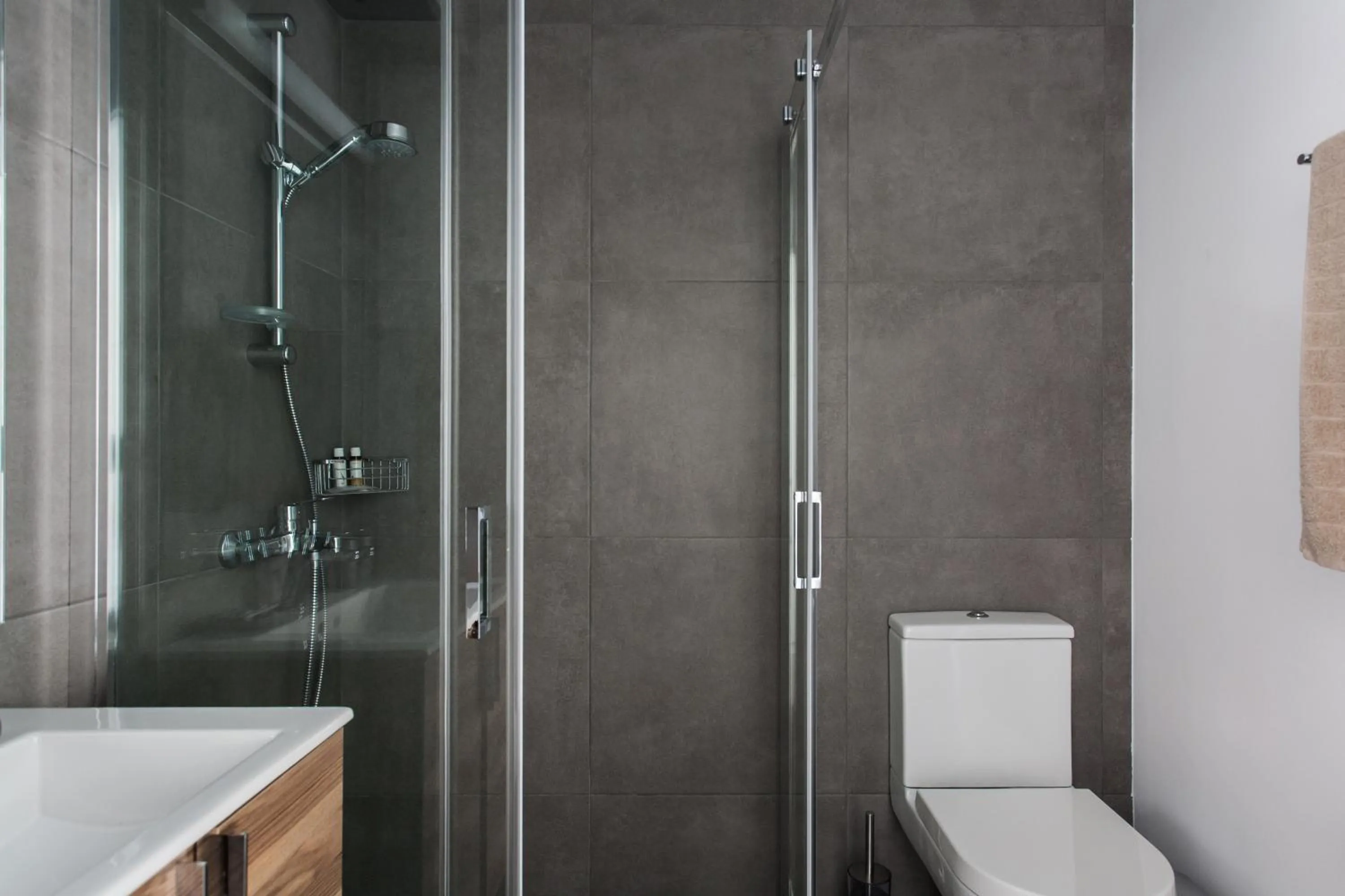 Shower in Homz Studios Faliro