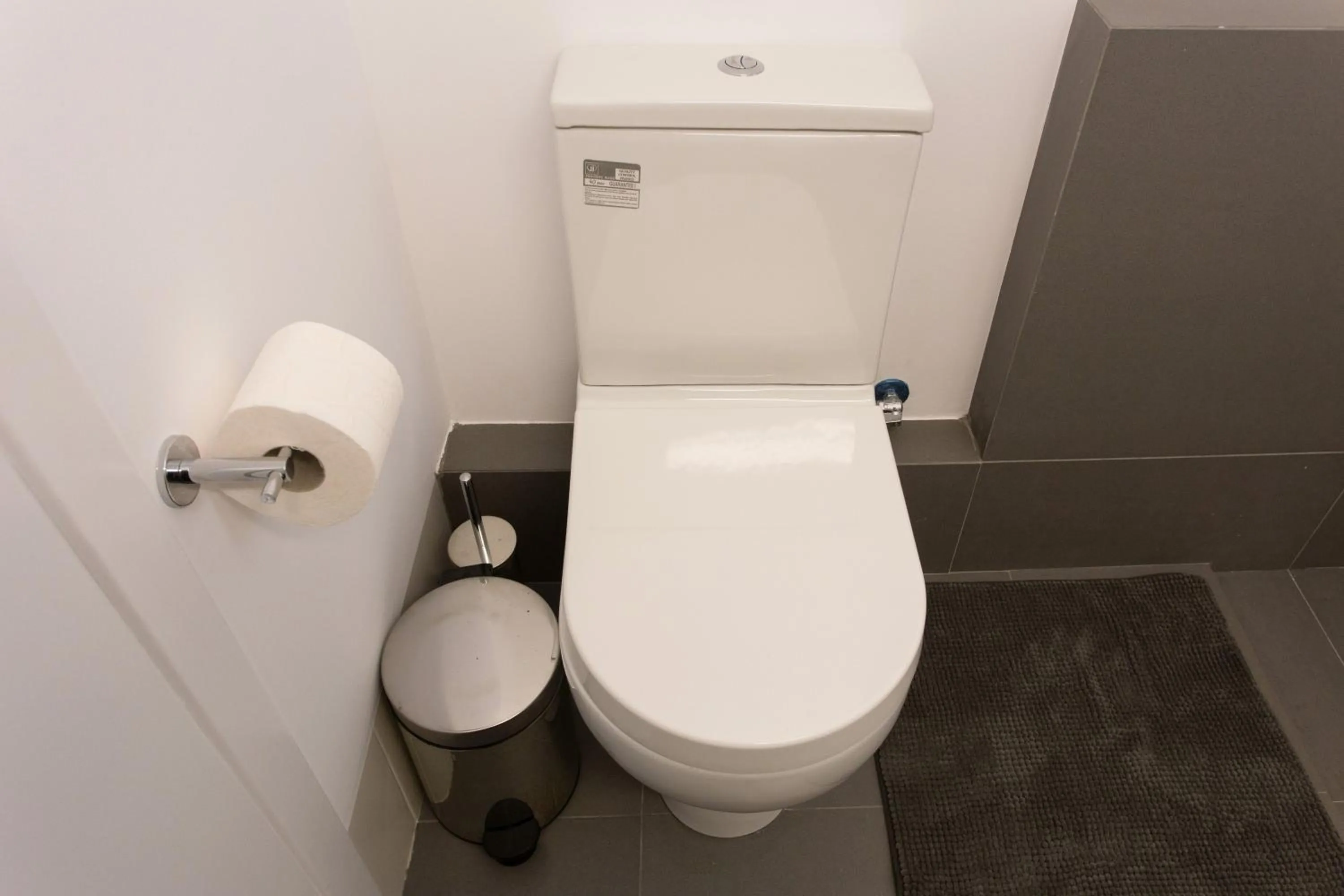 Toilet in Homz Studios Faliro