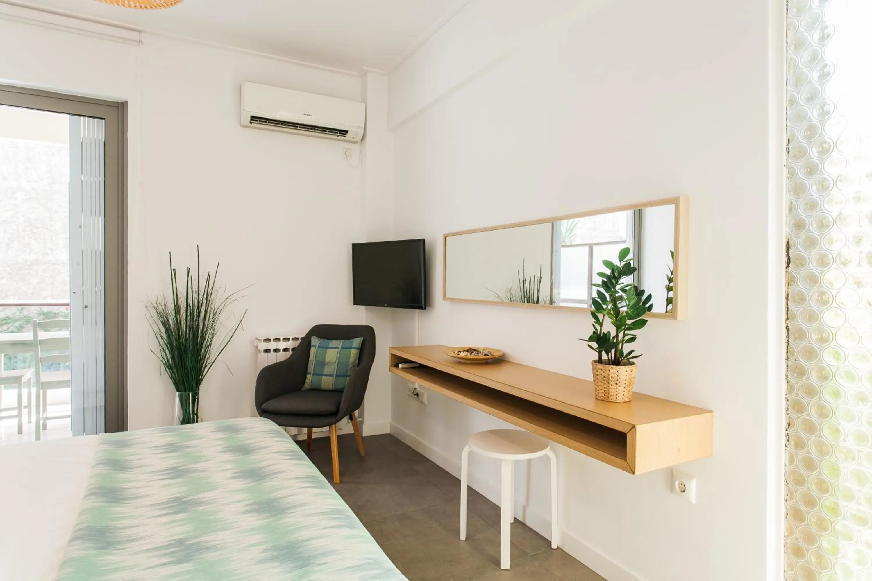 Bed in Homz Studios Faliro