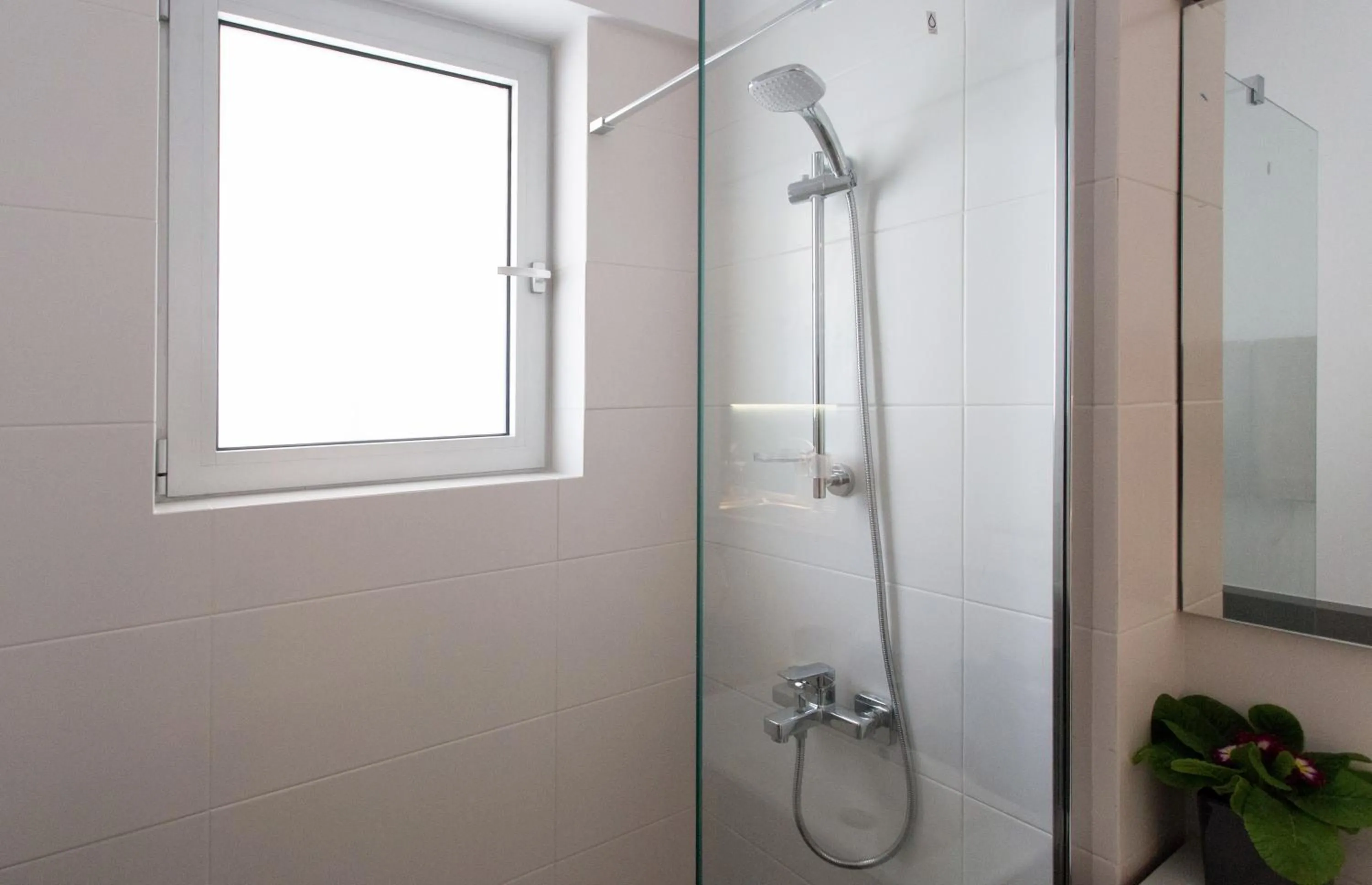 Shower in Homz Studios Faliro