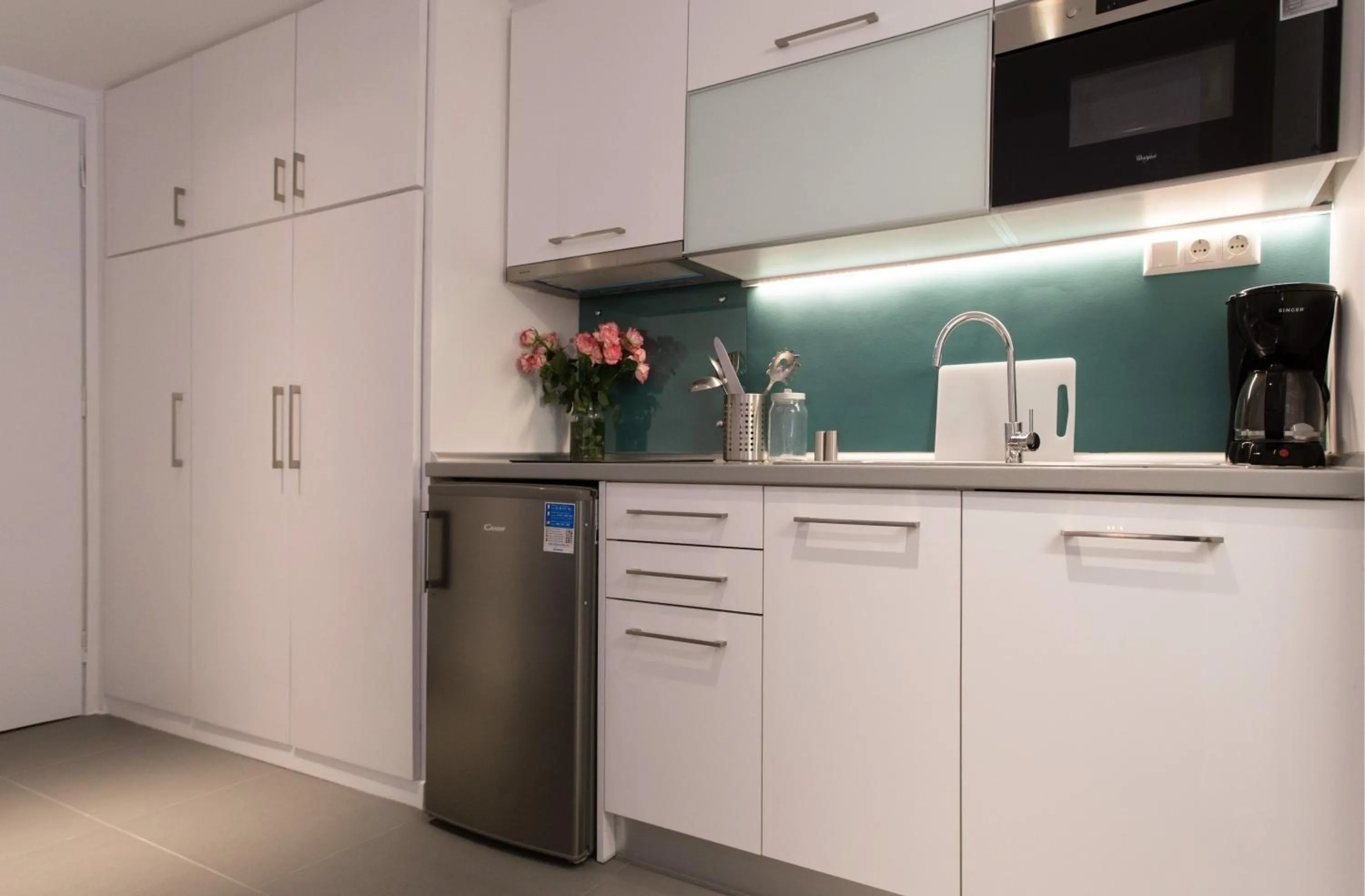 Kitchen or kitchenette in Homz Studios Faliro
