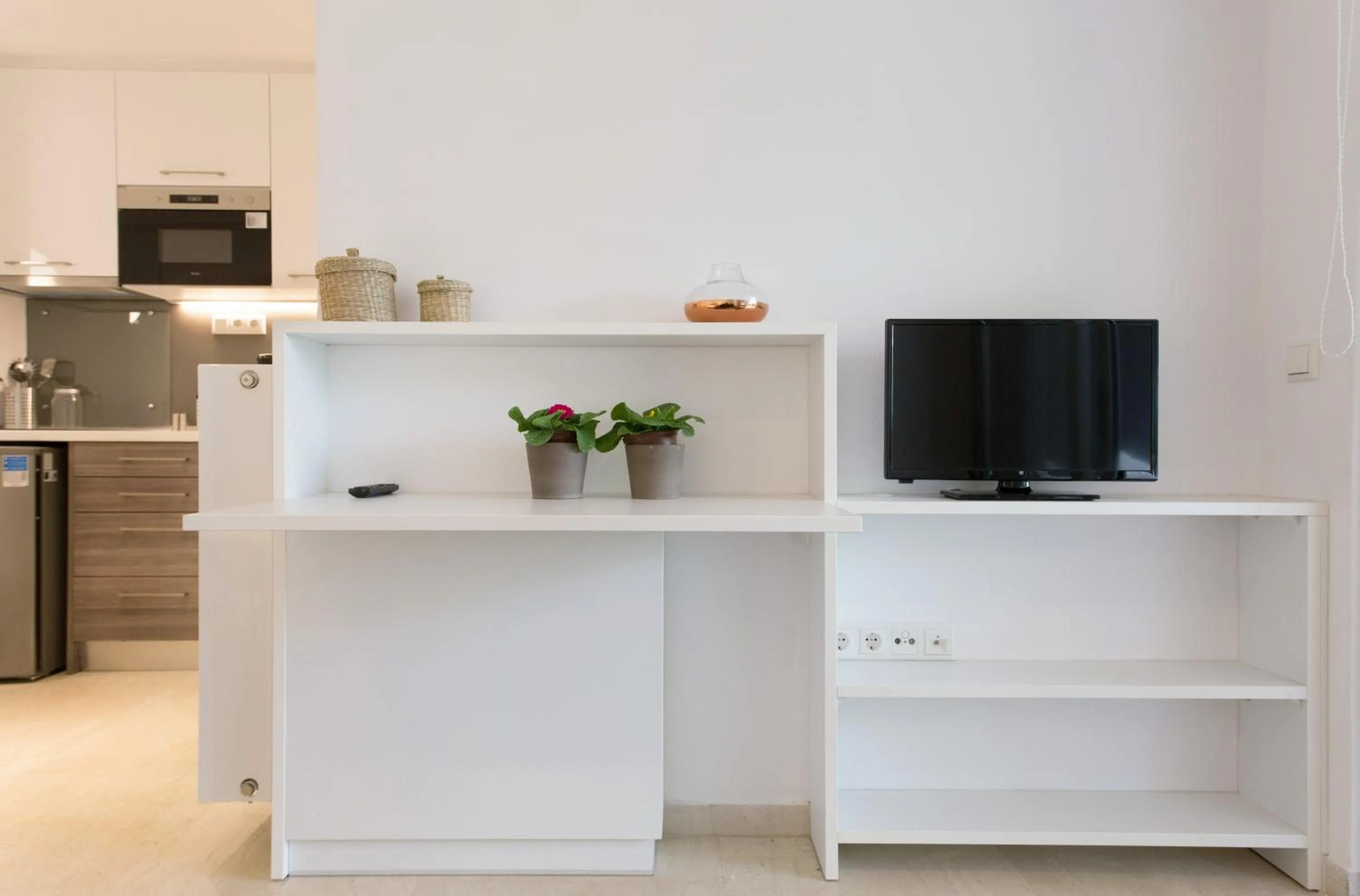 TV and multimedia in Homz Studios Faliro