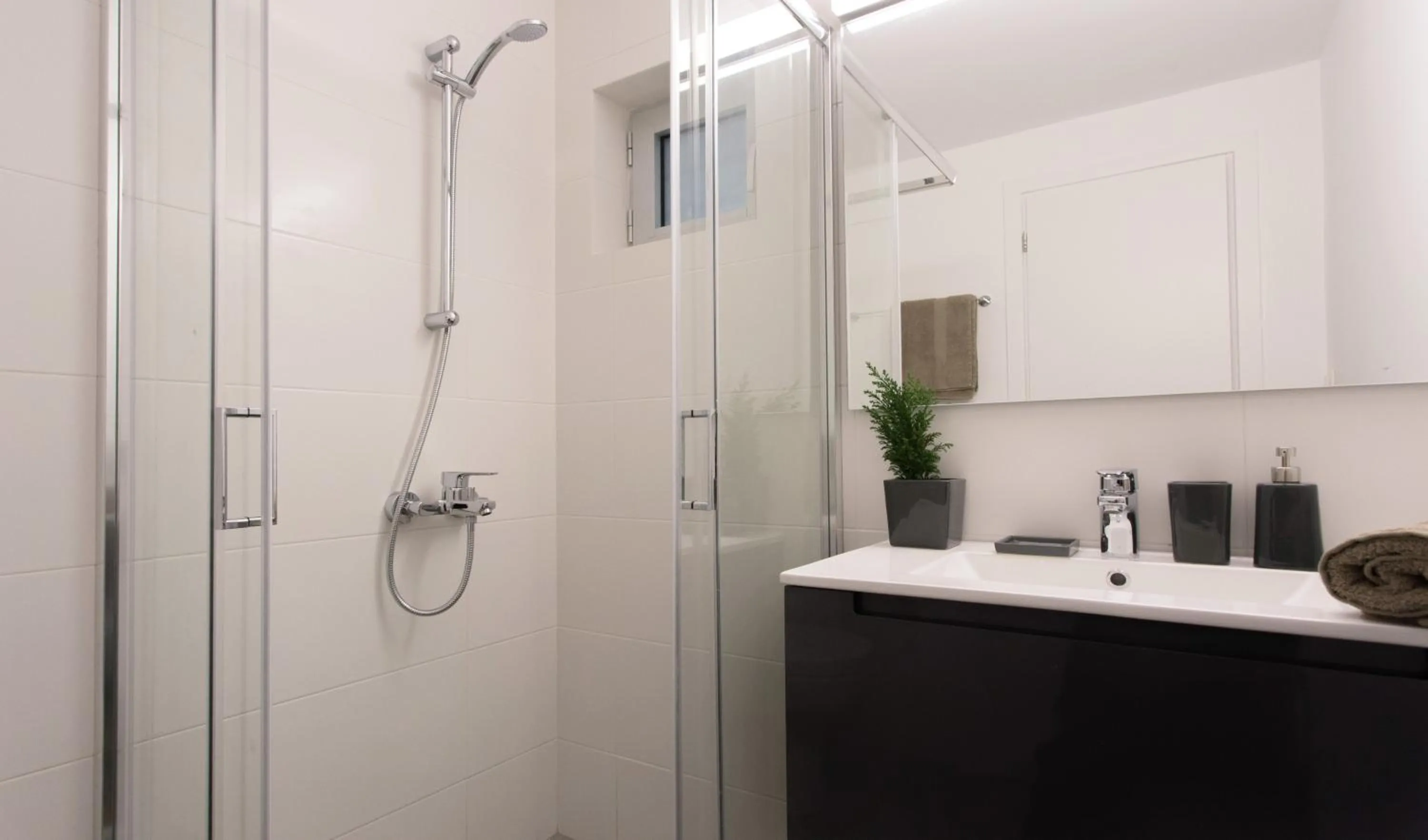Shower in Homz Studios Faliro