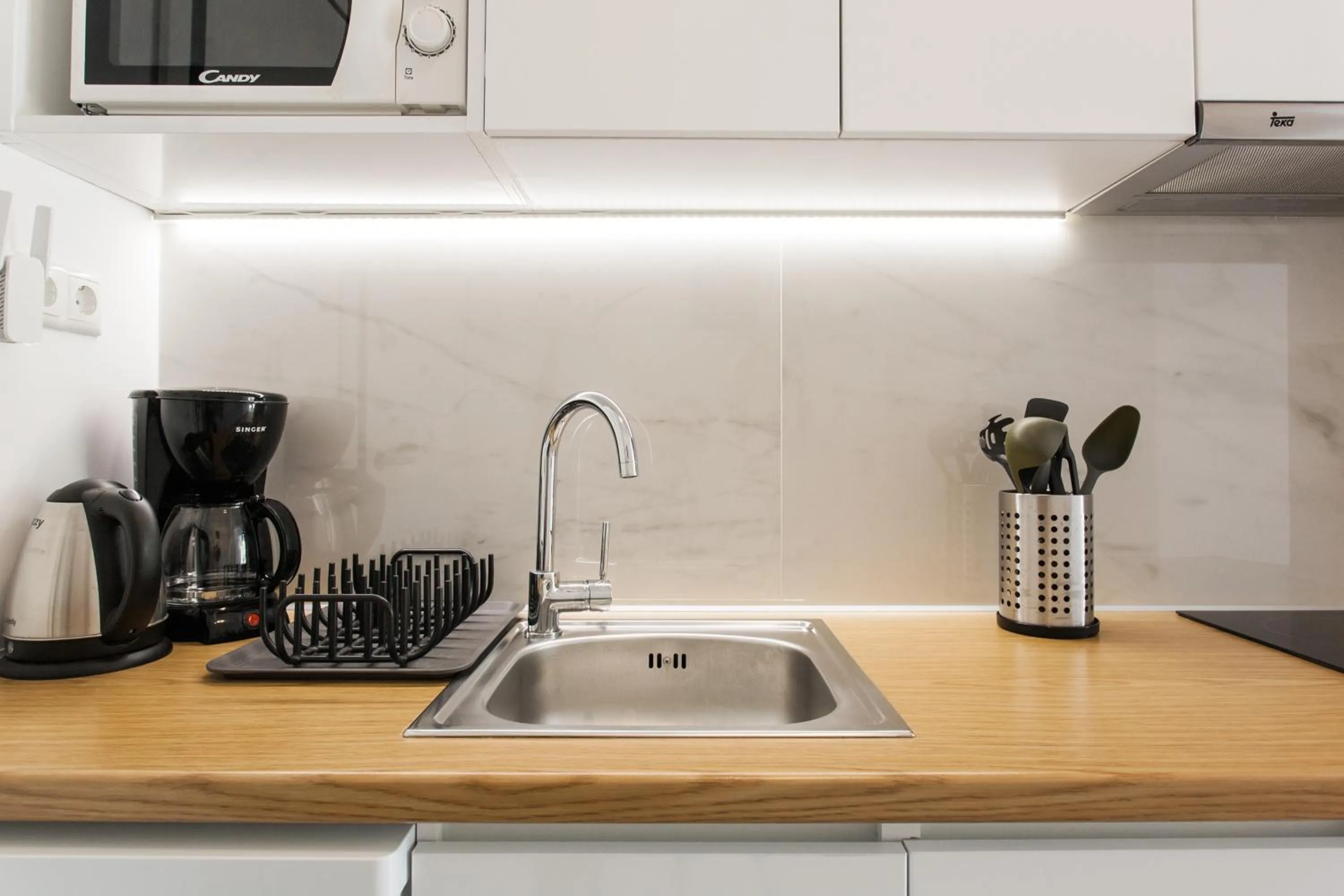 Coffee/tea facilities in Homz Studios Faliro