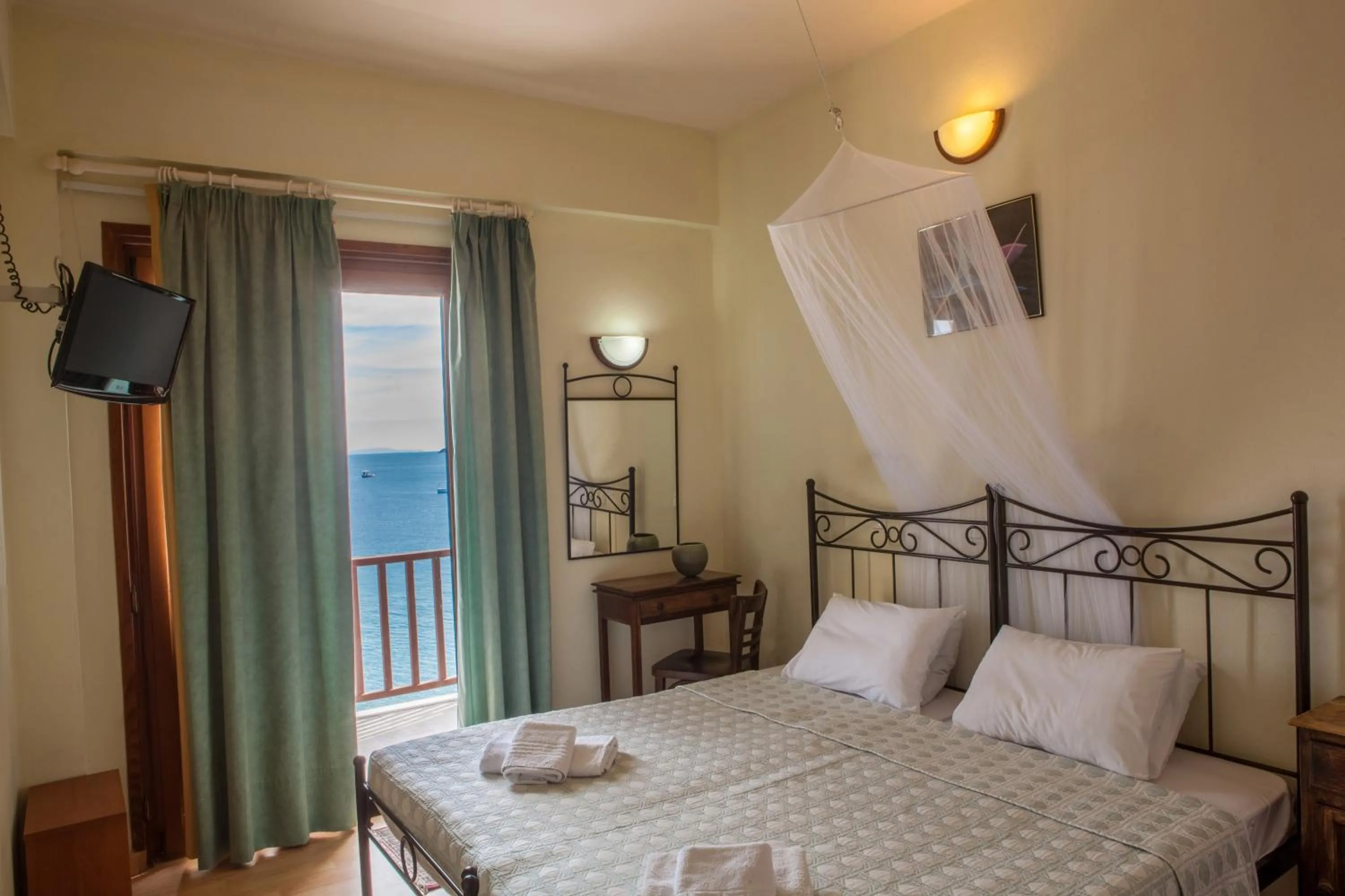Bedroom, Bed in Mari Hotel & Maisonettes