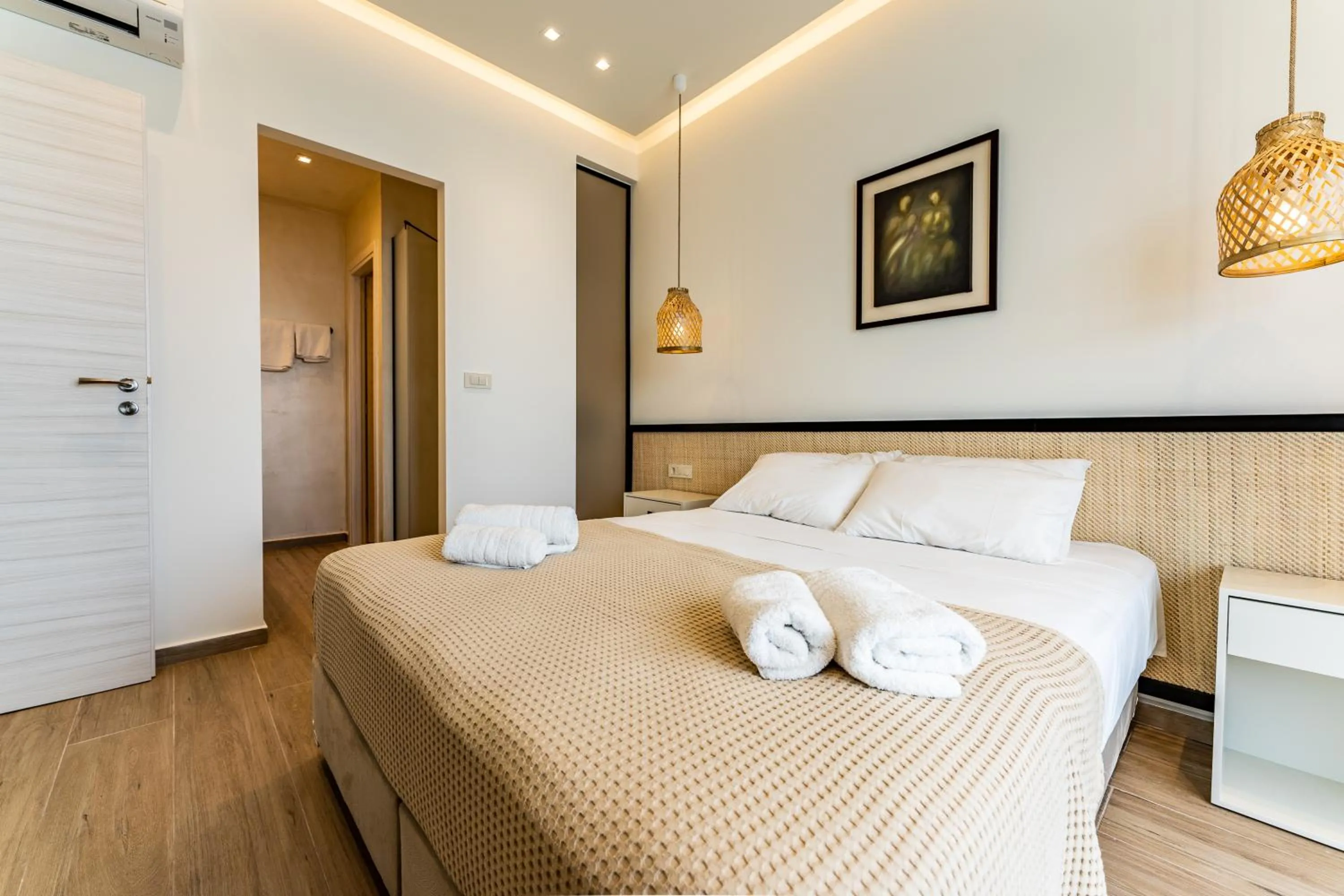 Bathroom, Bed in Mari Hotel & Maisonettes