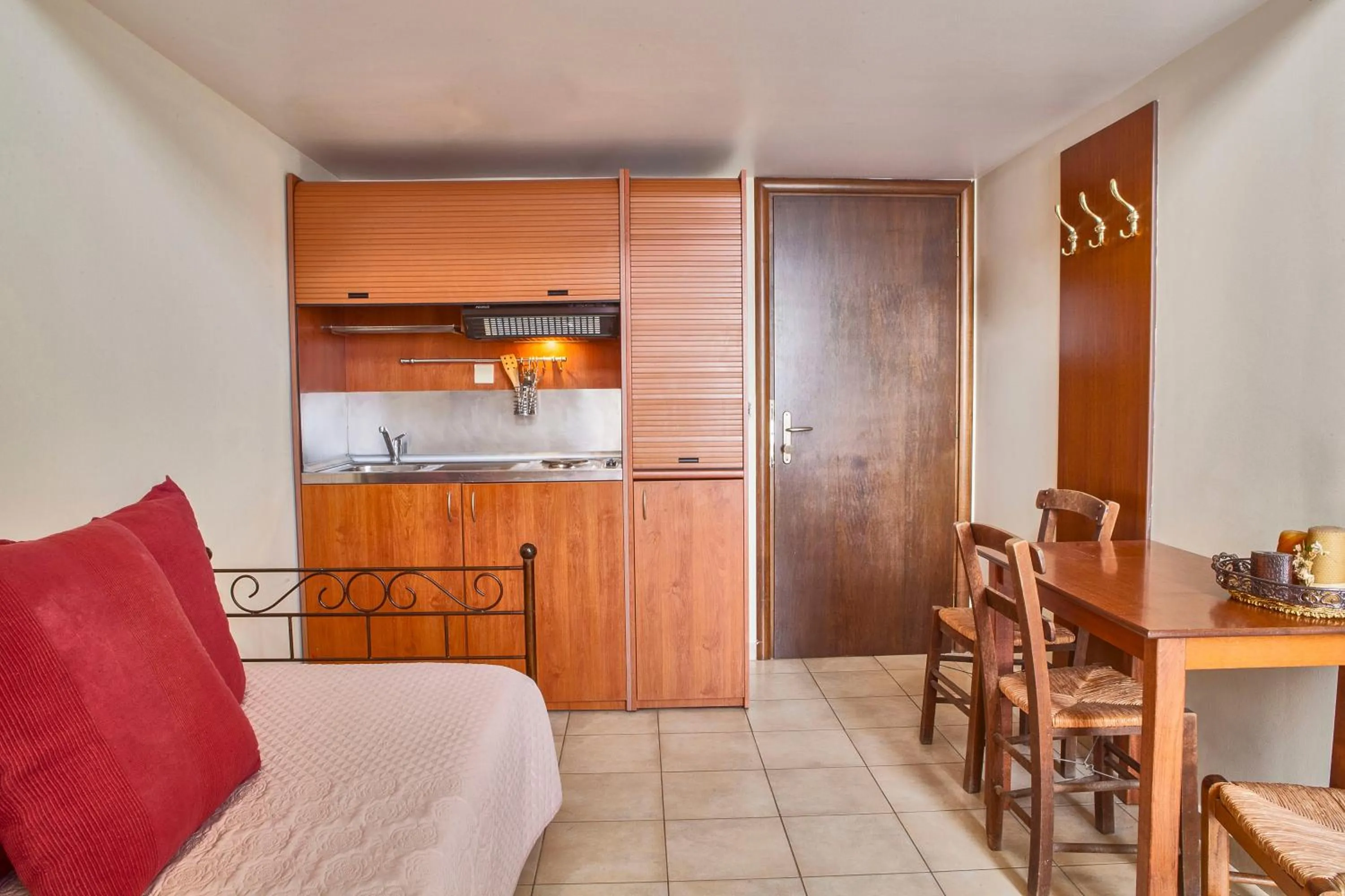 Kitchen or kitchenette in Mari Hotel & Maisonettes