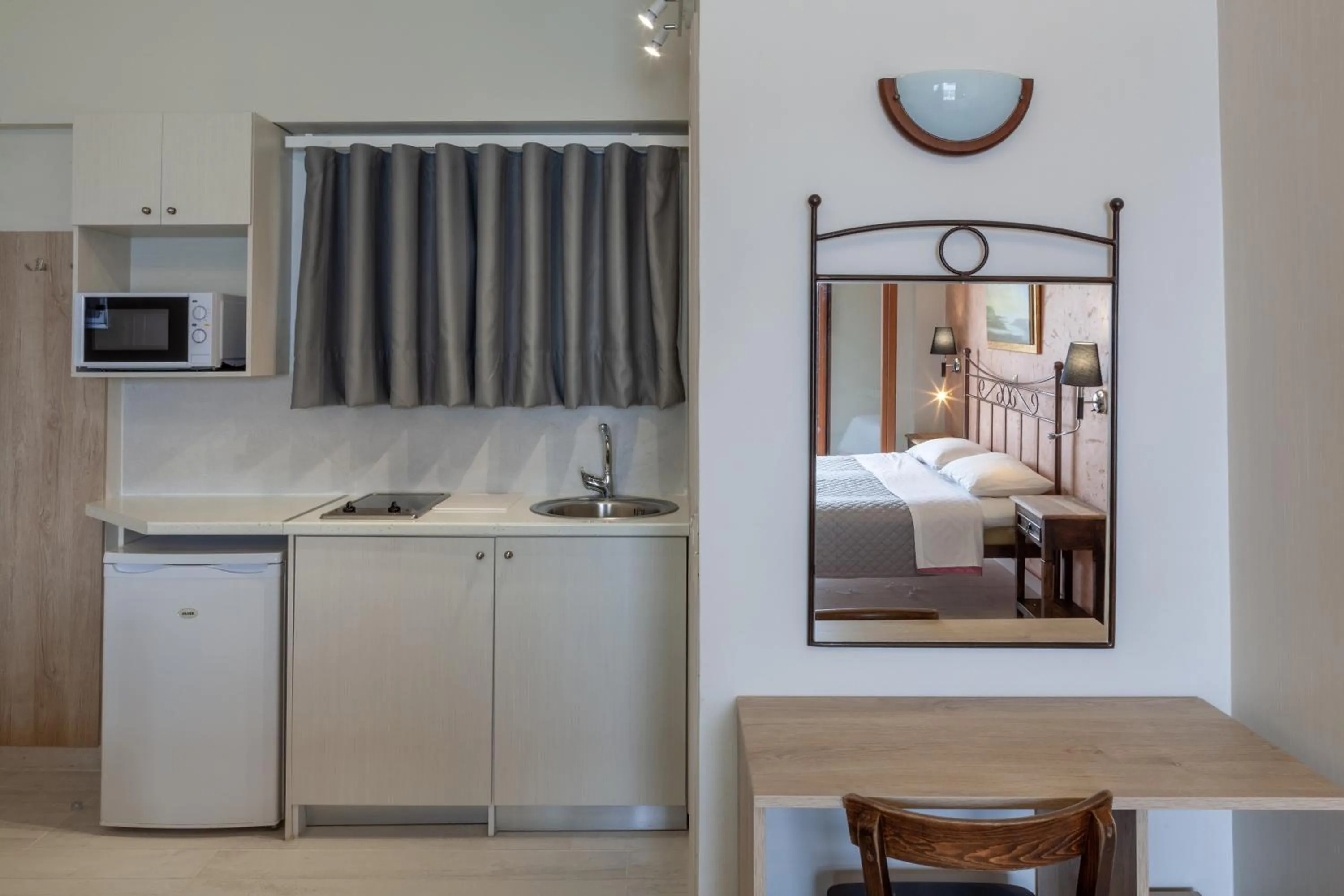 Kitchen or kitchenette, Bed in Mari Hotel & Maisonettes