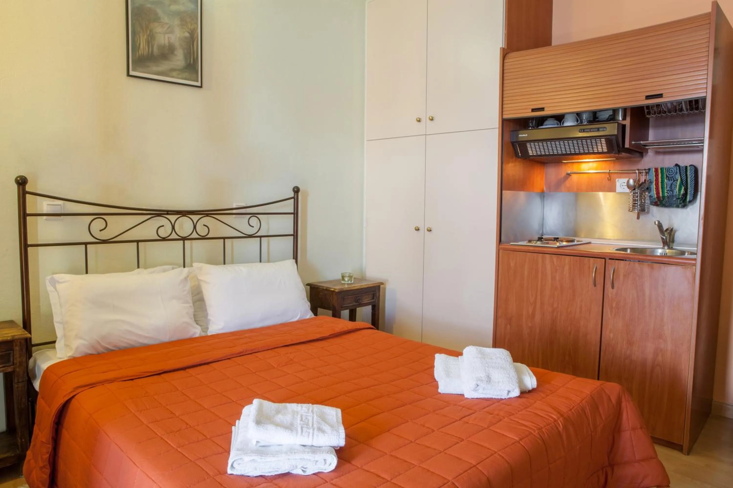 Coffee/tea facilities, Bed in Mari Hotel & Maisonettes