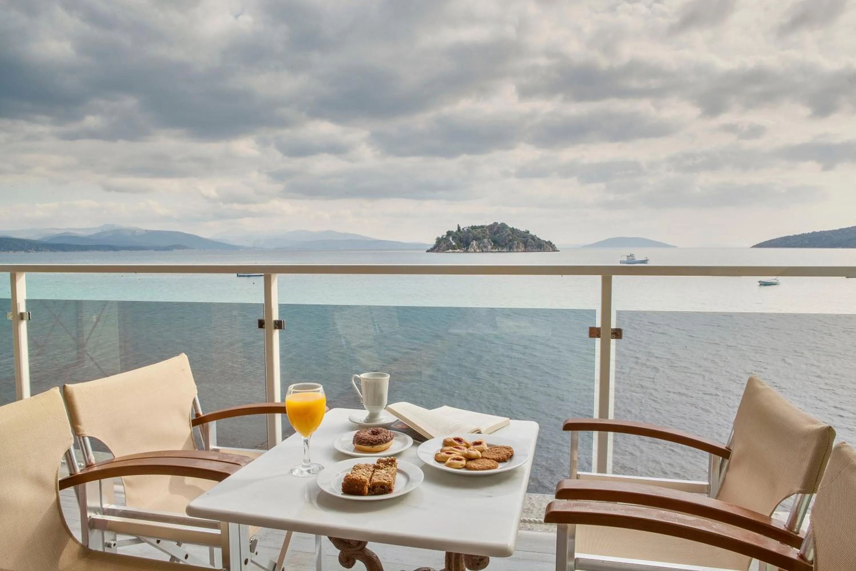 Balcony/Terrace in Mari Hotel & Maisonettes