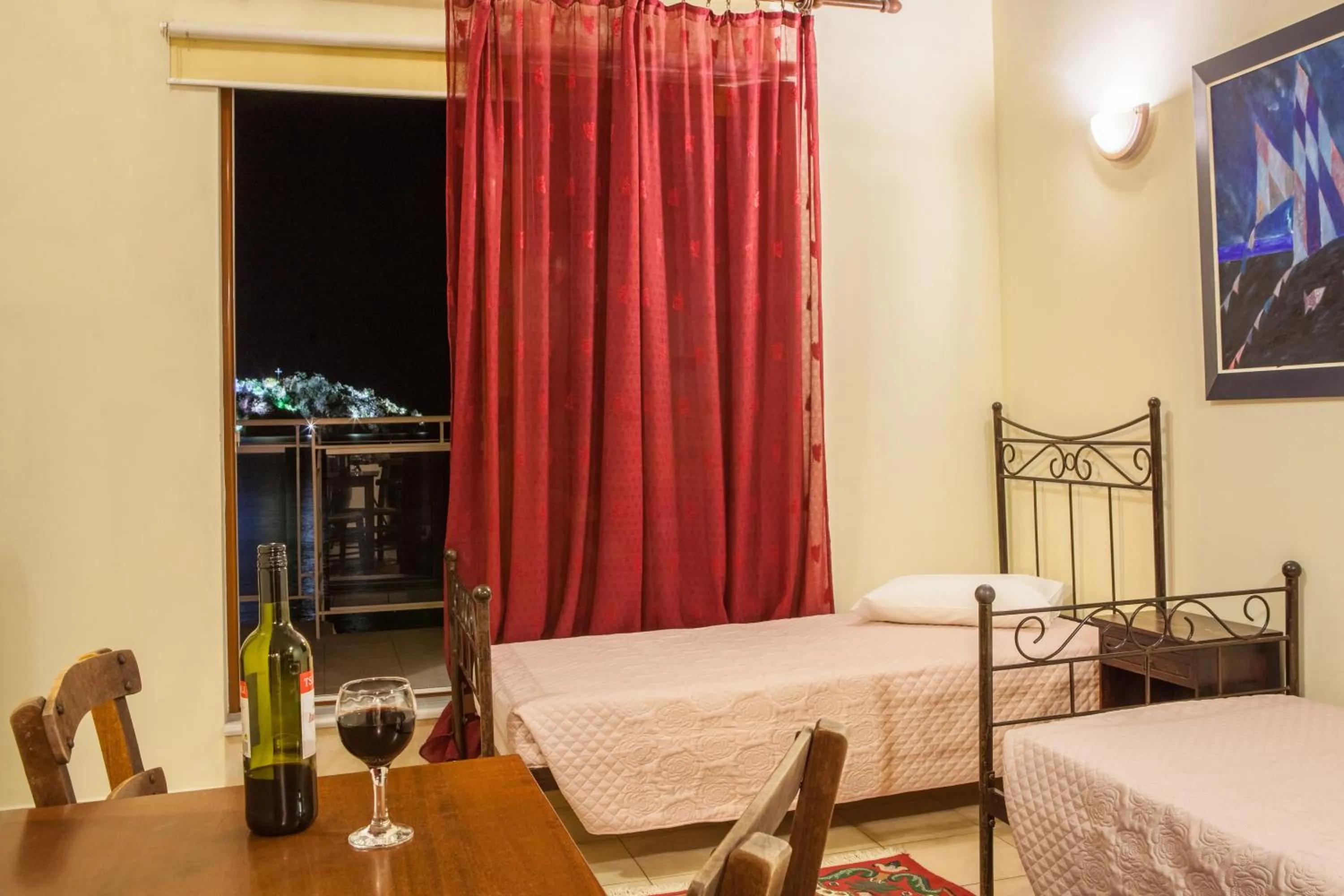 Balcony/Terrace, Bed in Mari Hotel & Maisonettes