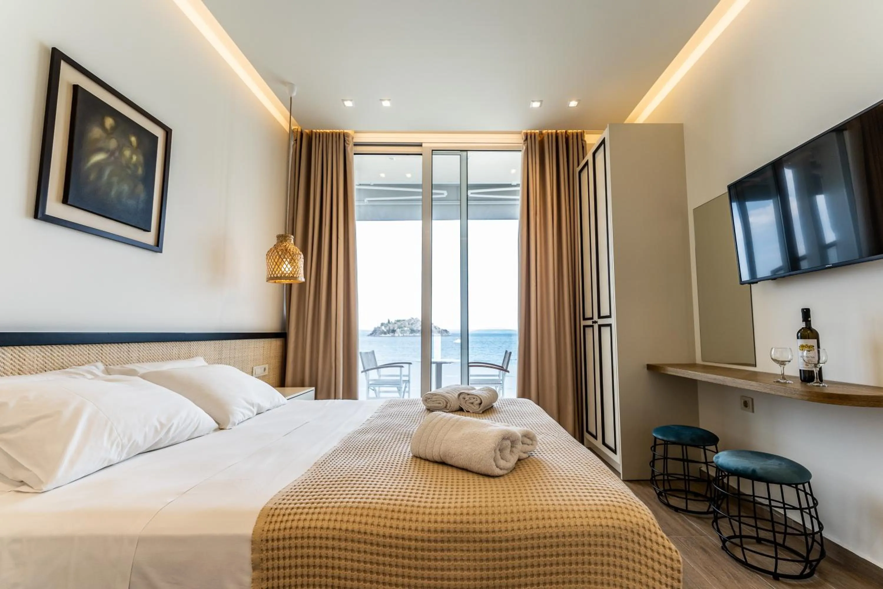 TV and multimedia, Bed in Mari Hotel & Maisonettes