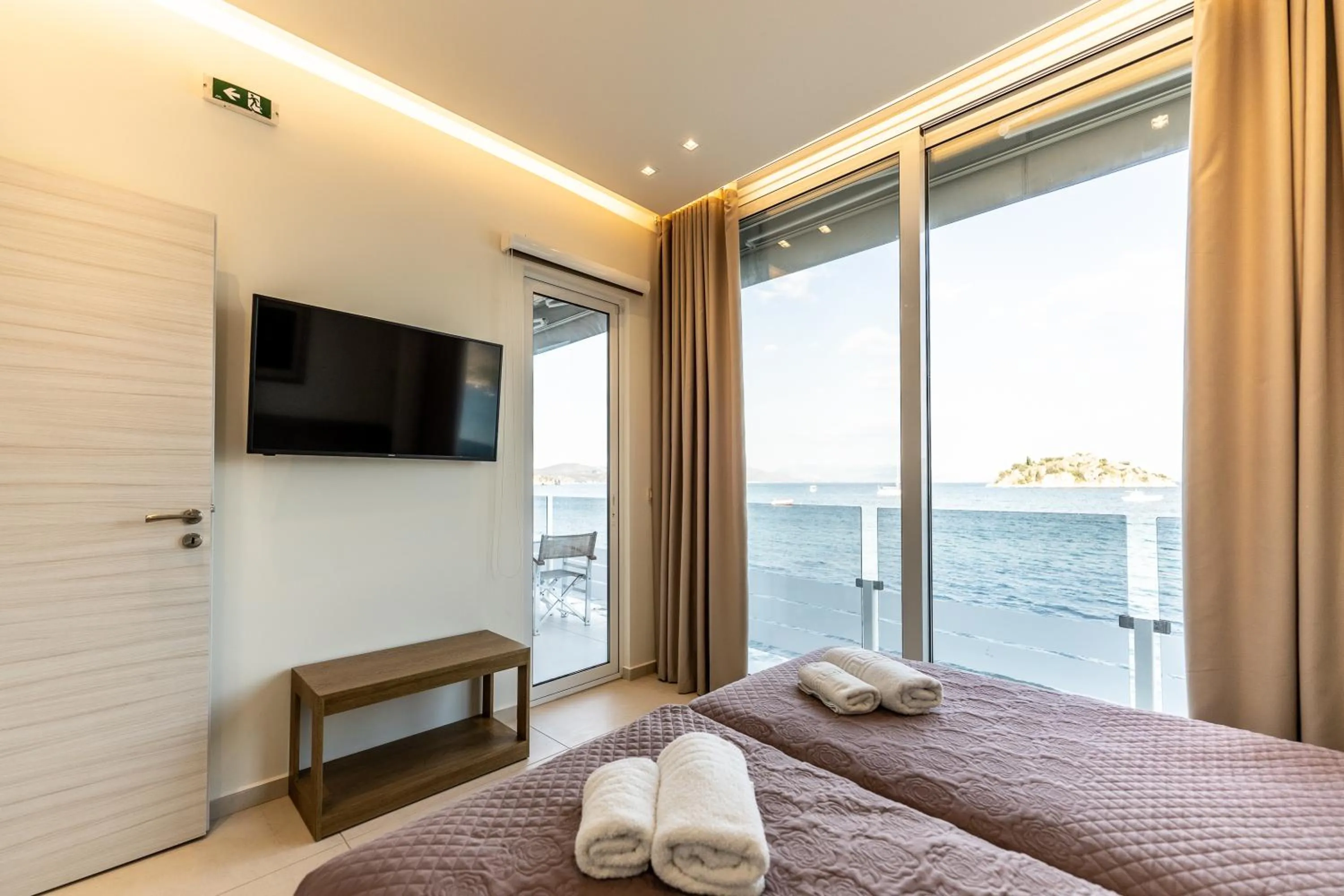 TV and multimedia, Bed in Mari Hotel & Maisonettes