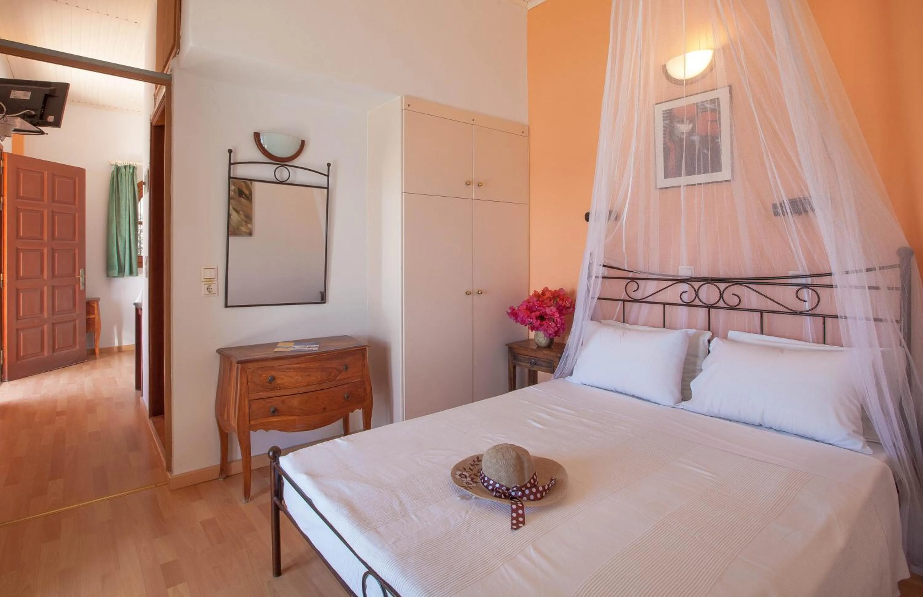 Bedroom, Bed in Mari Hotel & Maisonettes