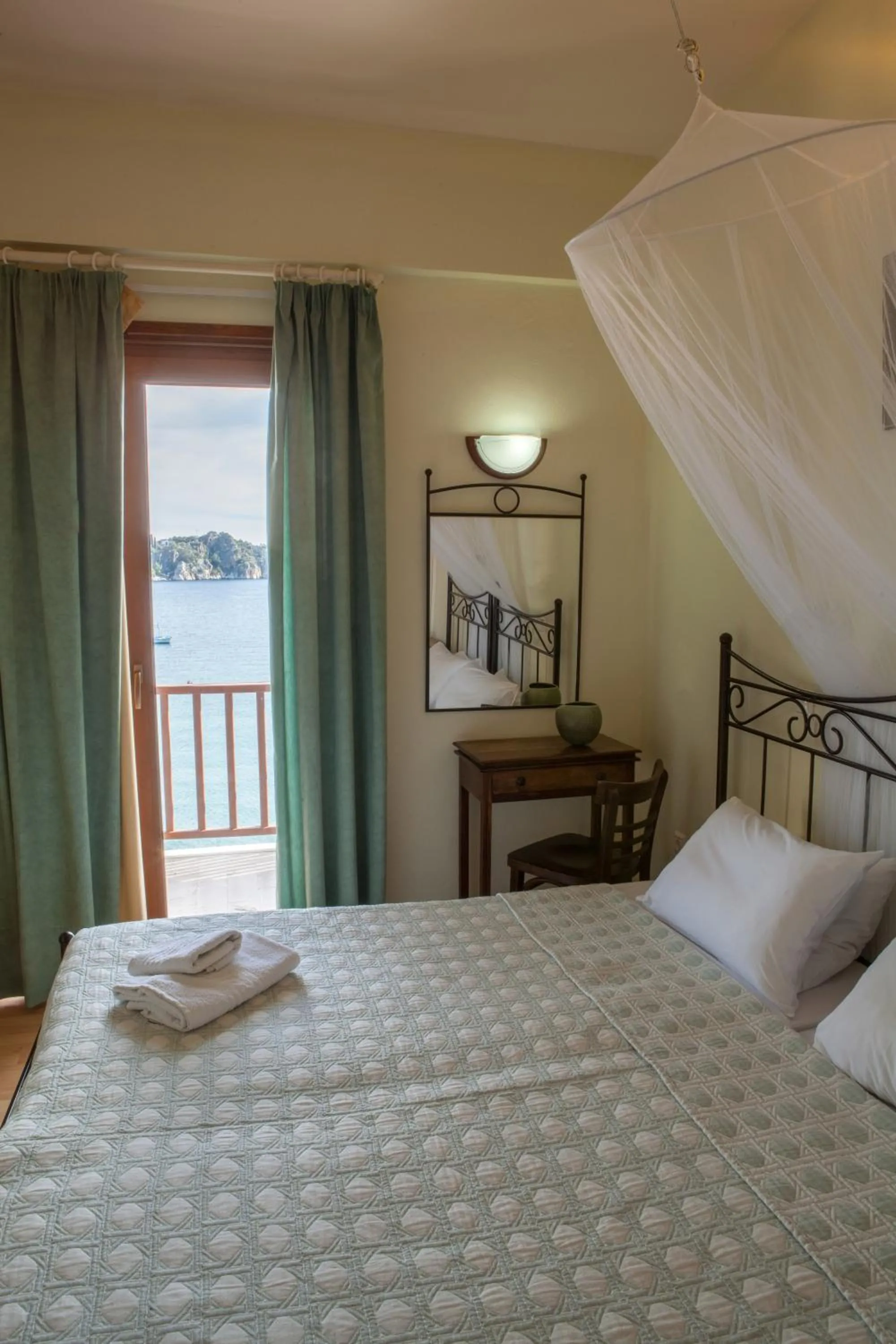 Bedroom, Bed in Mari Hotel & Maisonettes