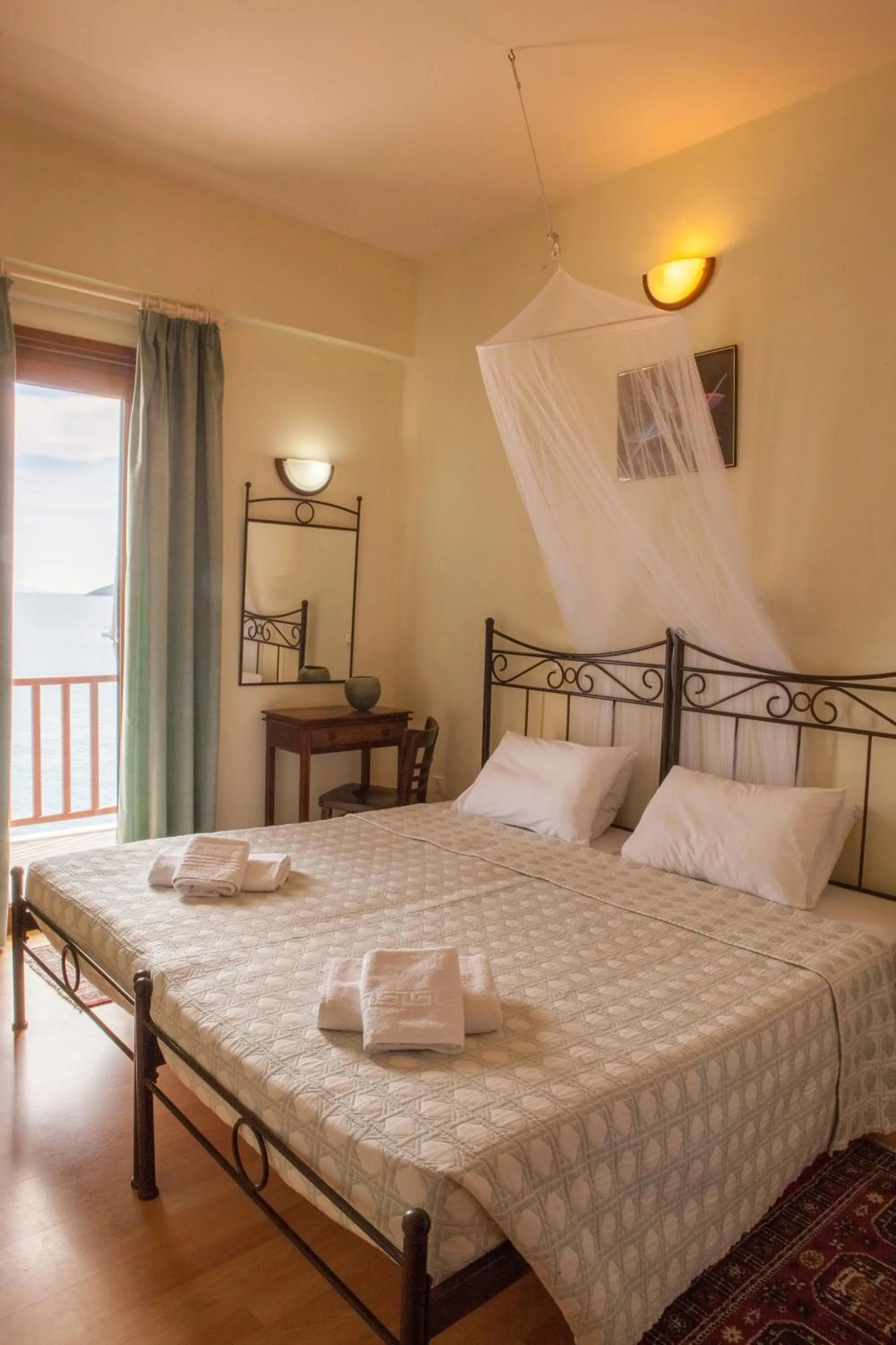 Bedroom, Bed in Mari Hotel & Maisonettes
