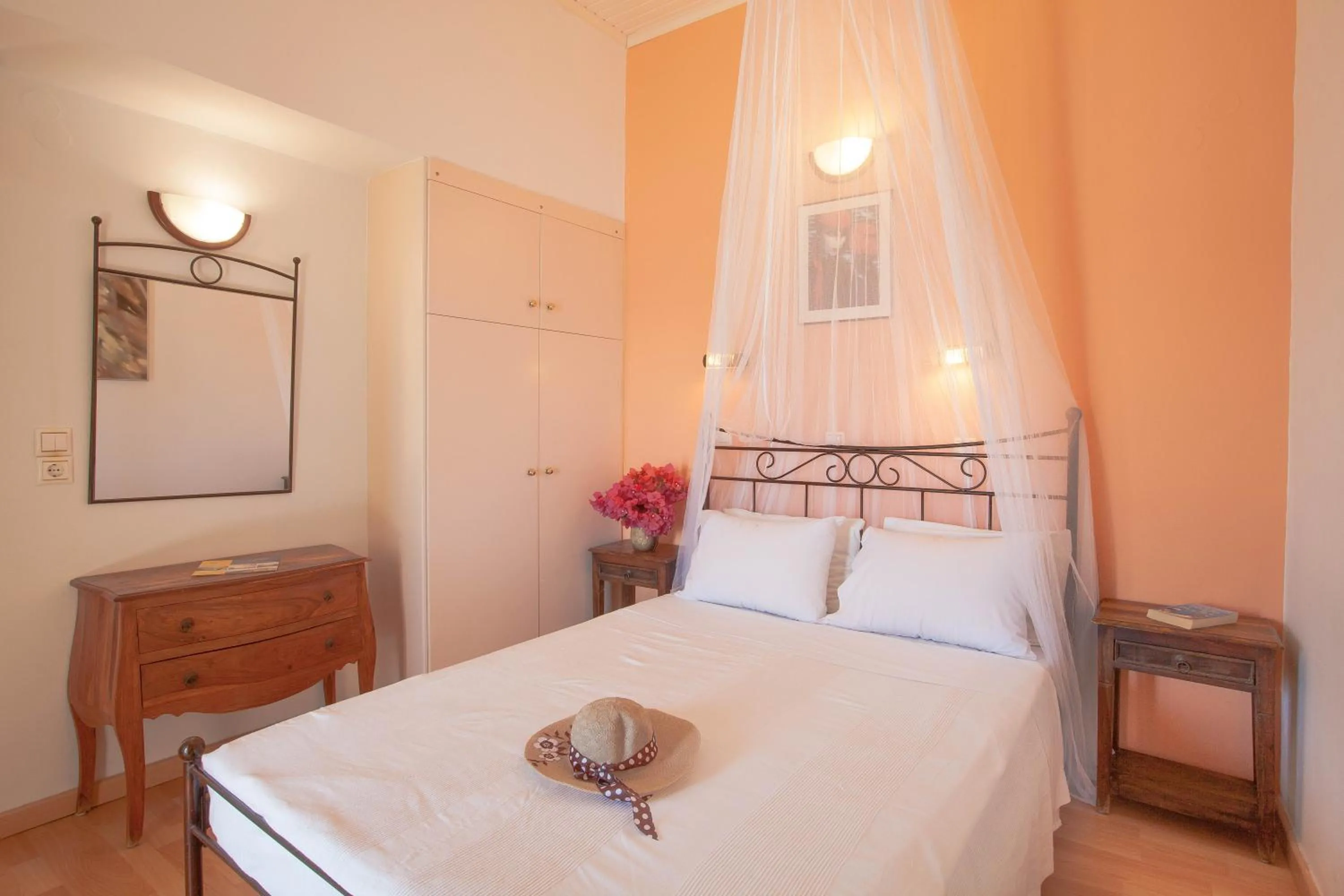 Bedroom, Bed in Mari Hotel & Maisonettes