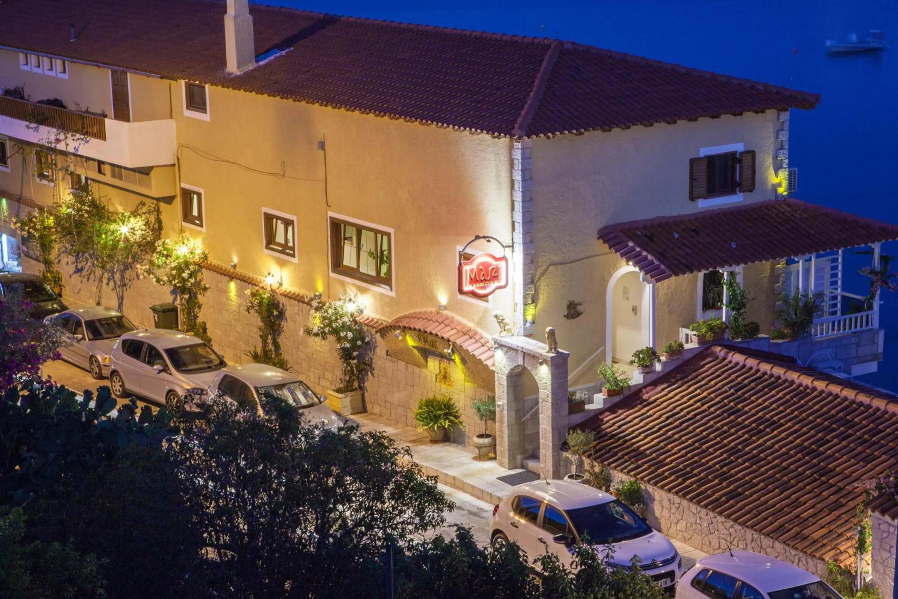 Facade/entrance in Mari Hotel & Maisonettes