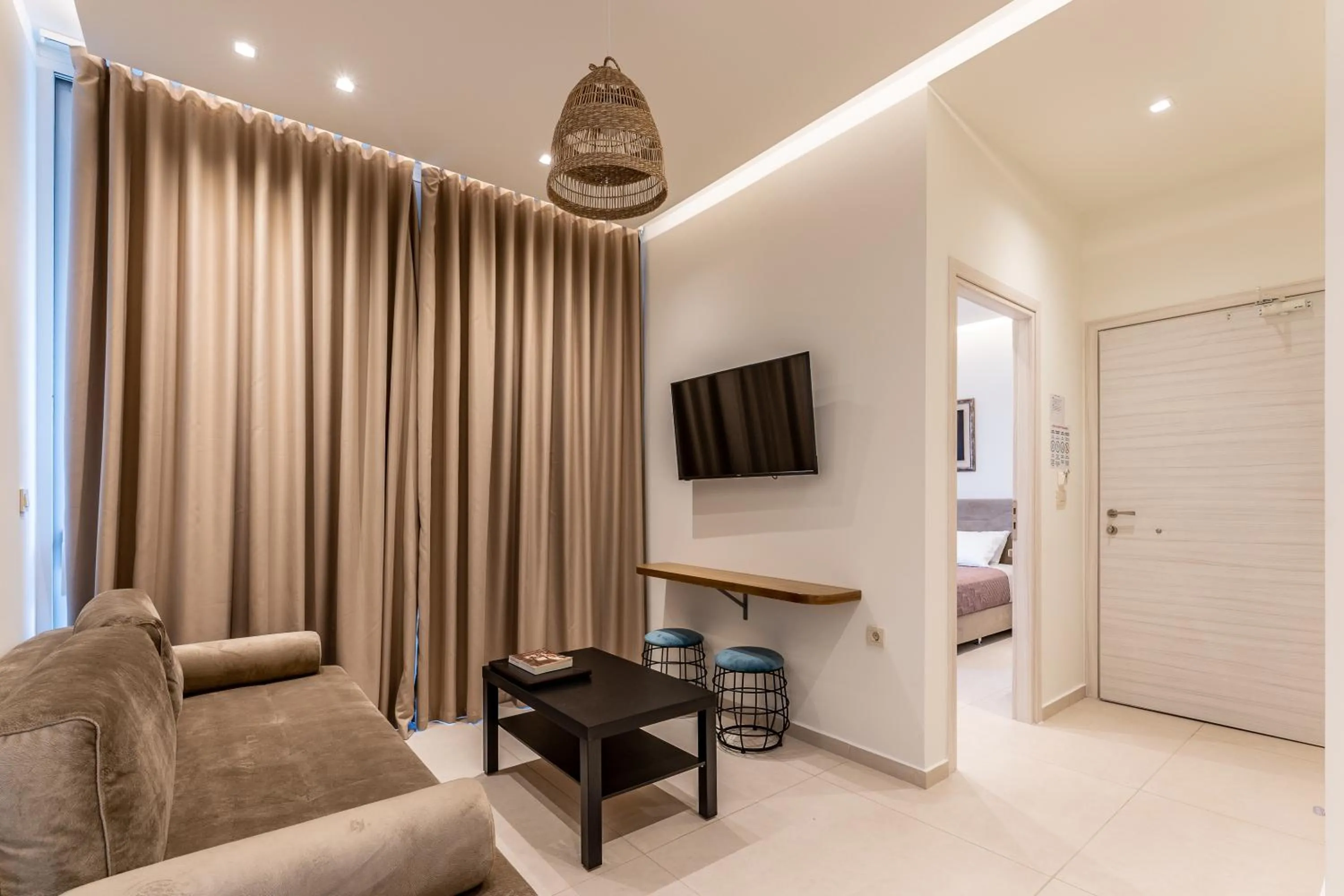 TV and multimedia in Mari Hotel & Maisonettes