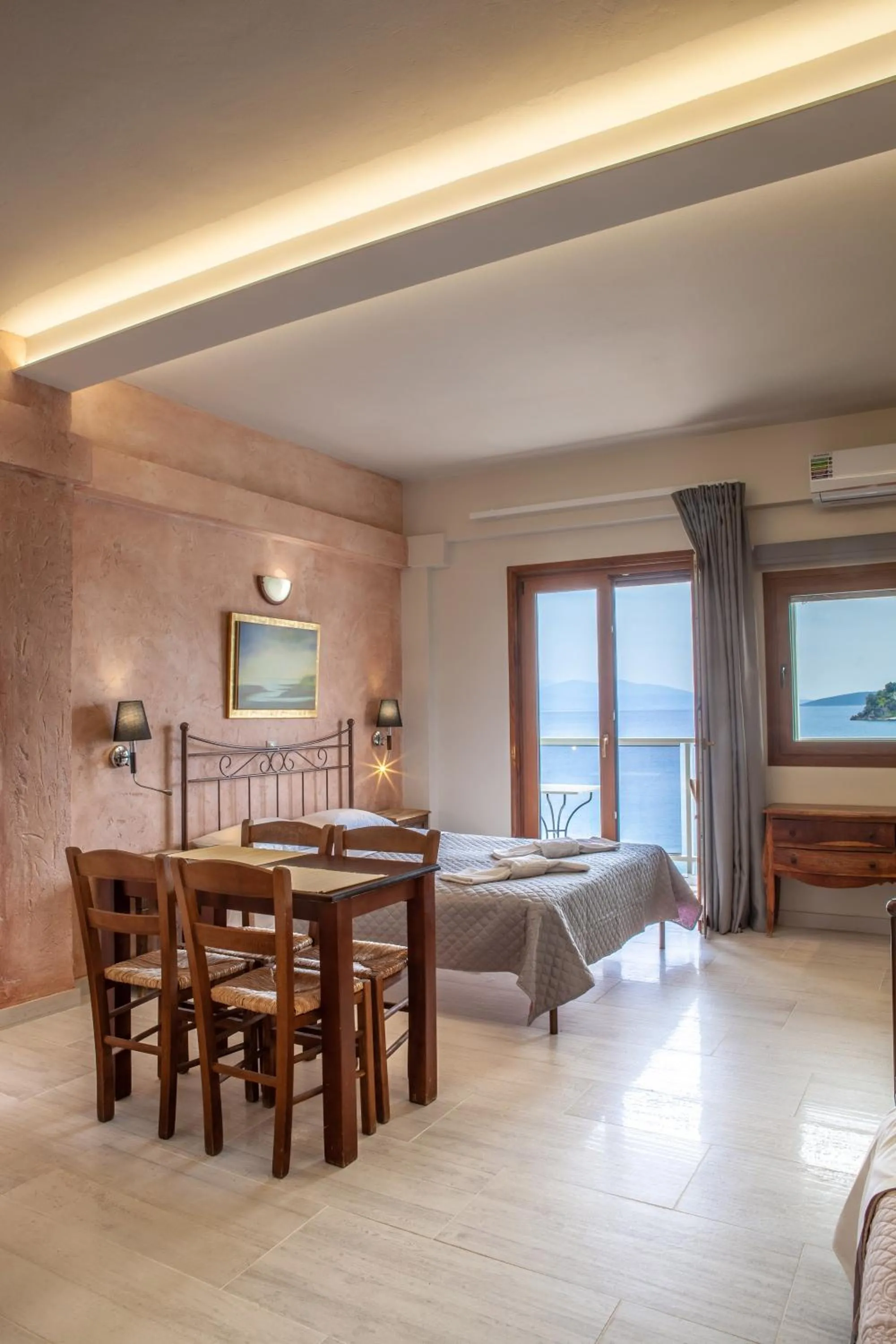 Dining area, Bed in Mari Hotel & Maisonettes