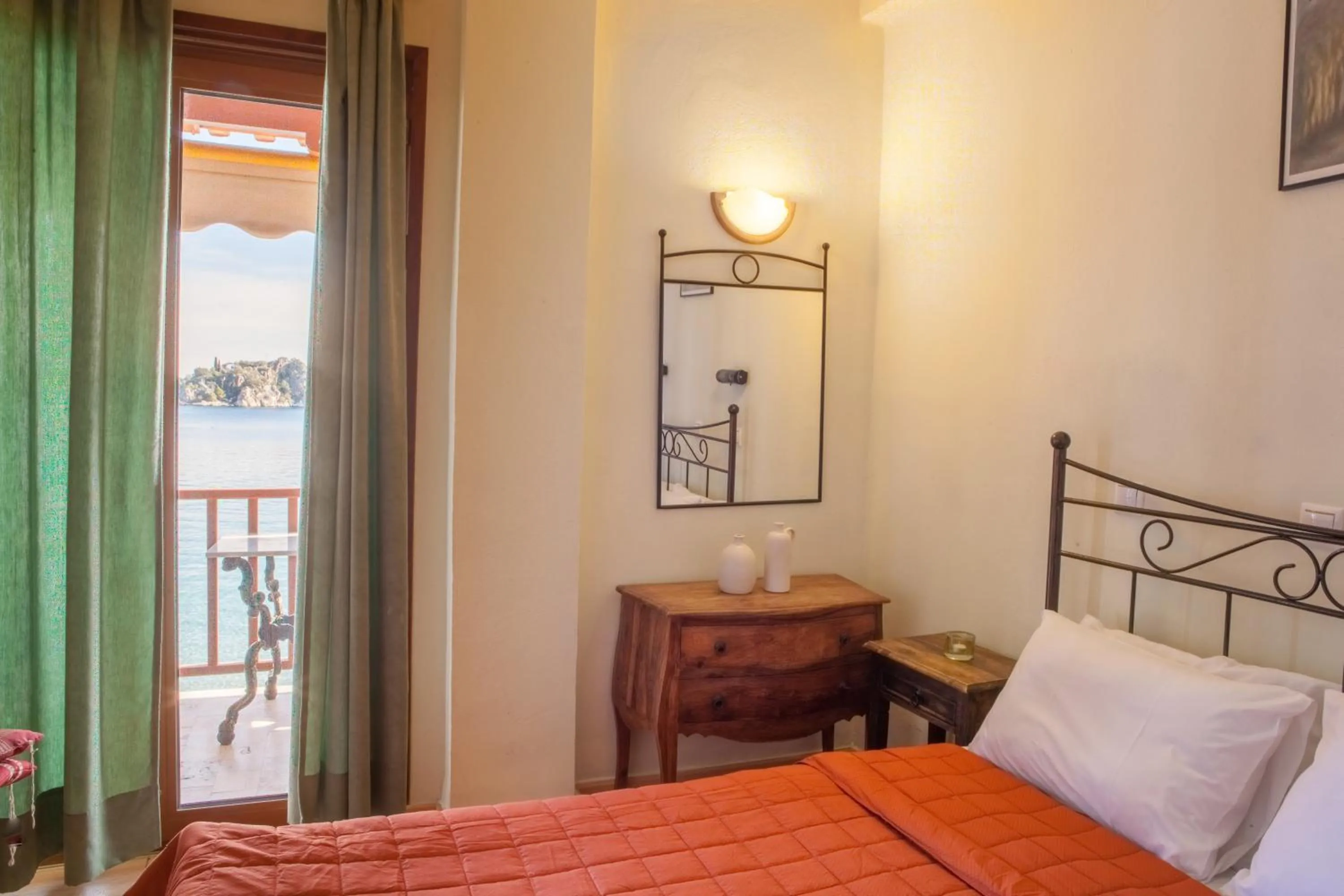 Bedroom, Bed in Mari Hotel & Maisonettes
