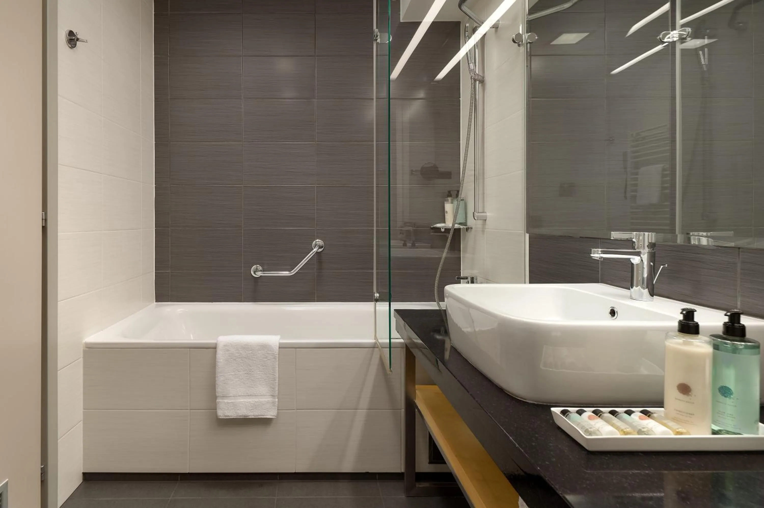 Bathroom in Hotel Atrium
