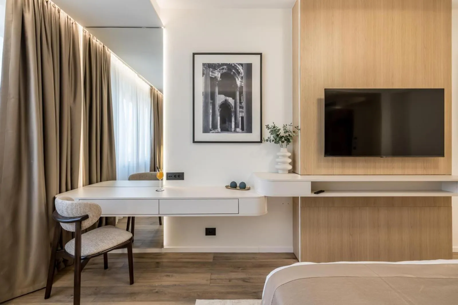 TV and multimedia in Hotel Atrium