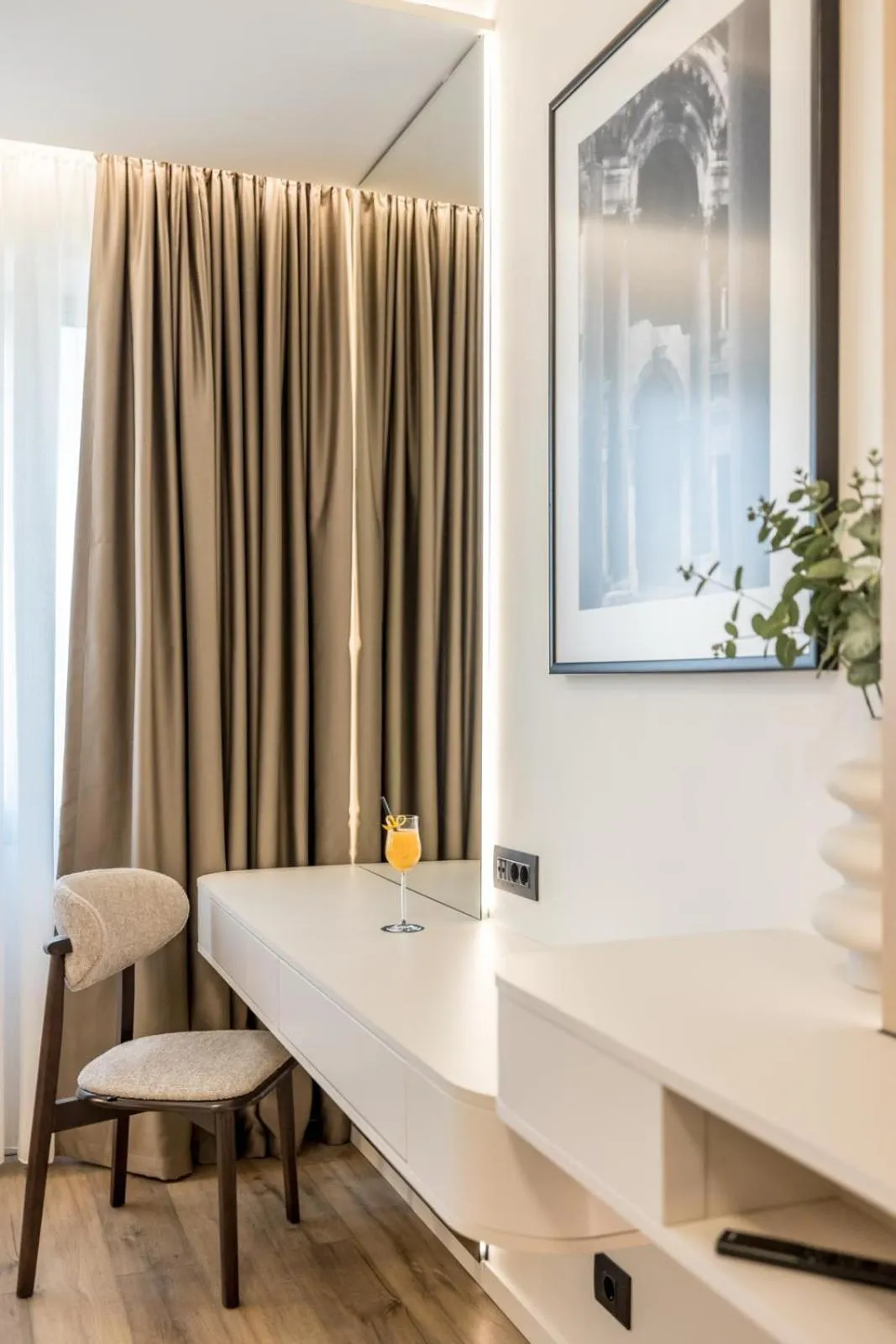 Seating area in Hotel Atrium