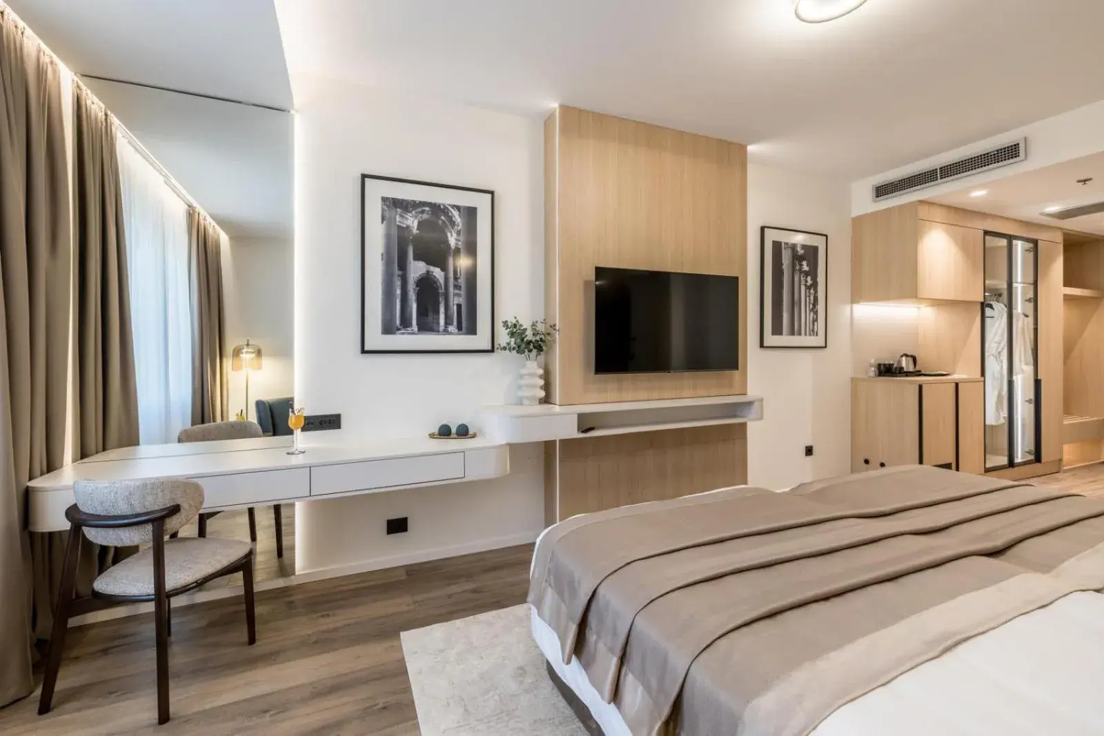 Bedroom, Bed in Hotel Atrium Bedroom, Bed in Hotel Atrium