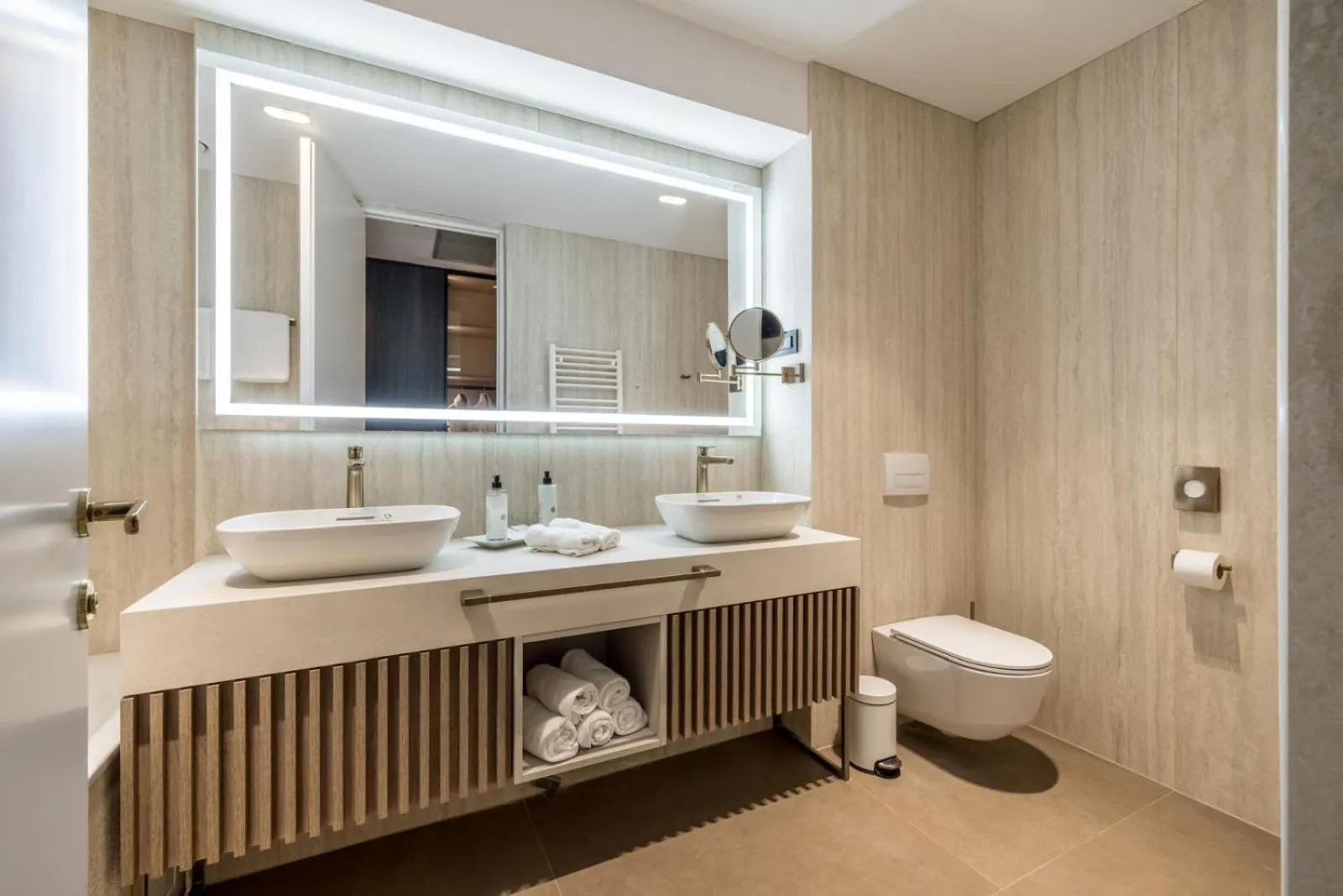 Bathroom in Hotel Atrium