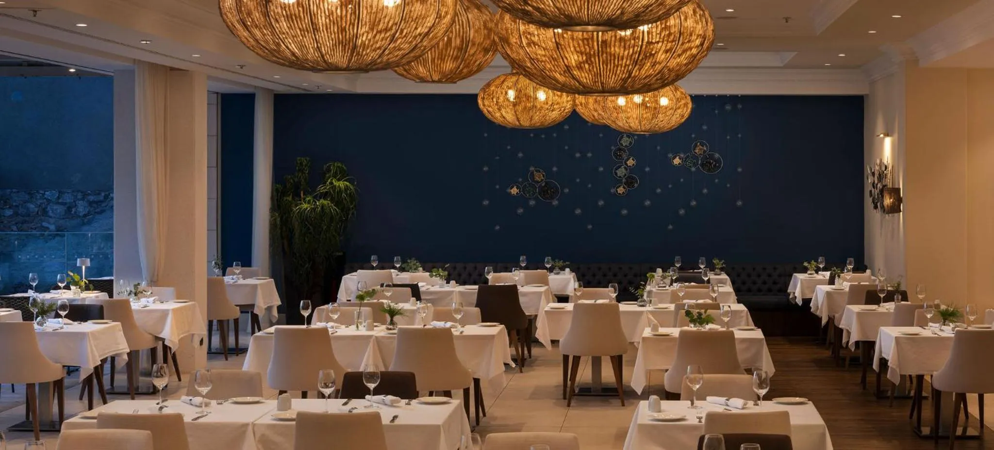 Restaurant/places to eat in Hotel More