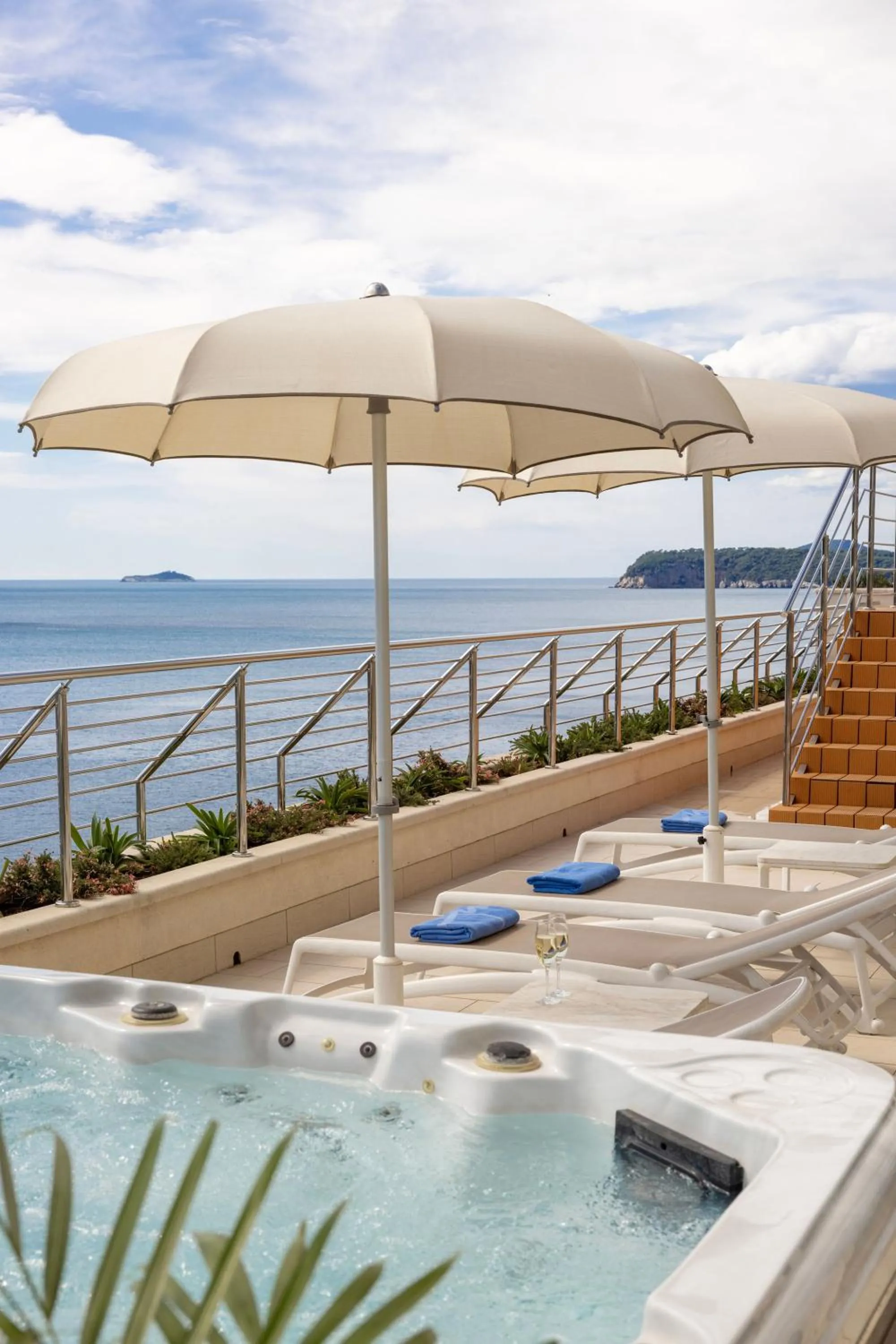 Hot Tub in Hotel More