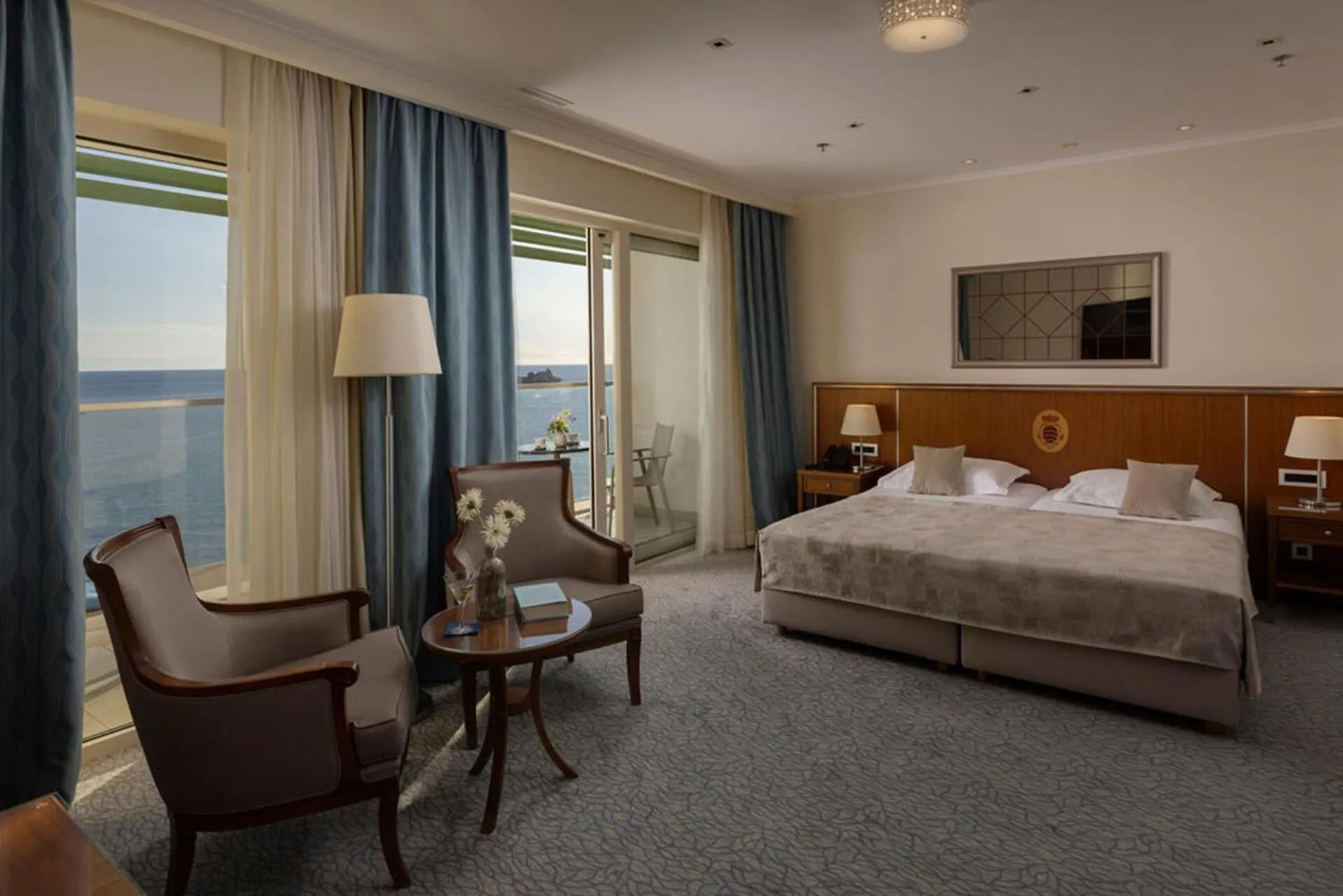 Bedroom, Bed in Hotel More