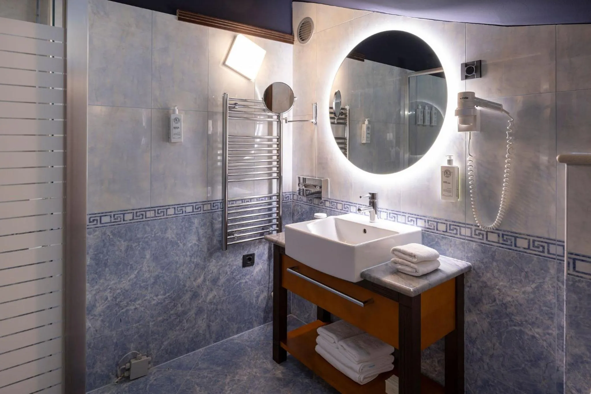 Bathroom in Hotel More